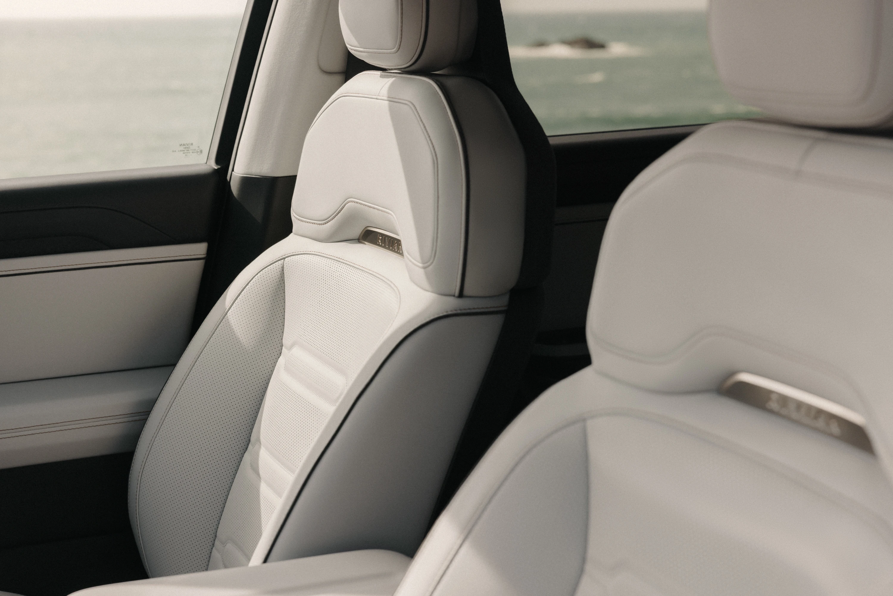 Rivian R2 Dual-Motor AWD frontseats view