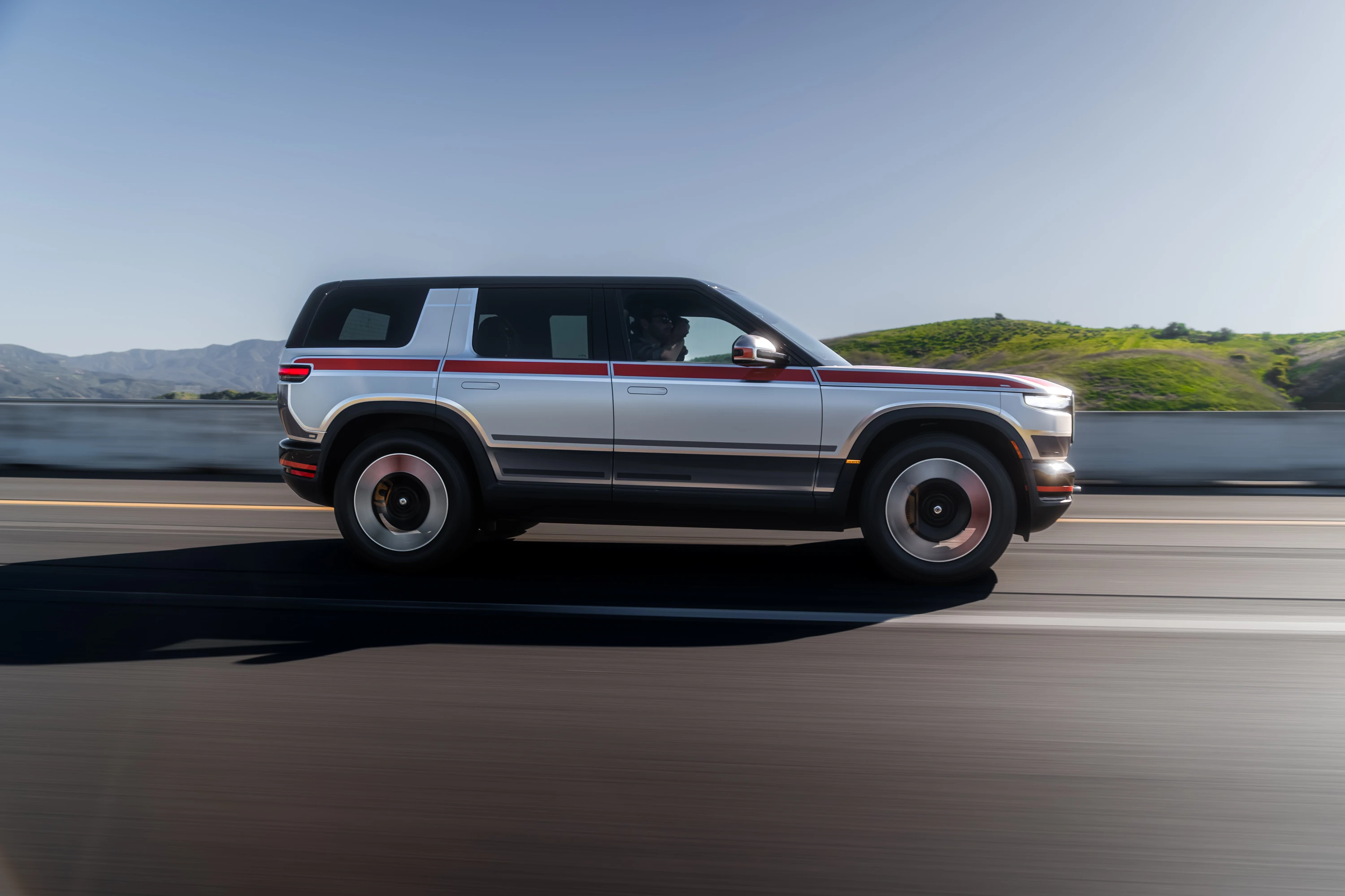 Rivian R2 Dual-Motor AWD exterior view