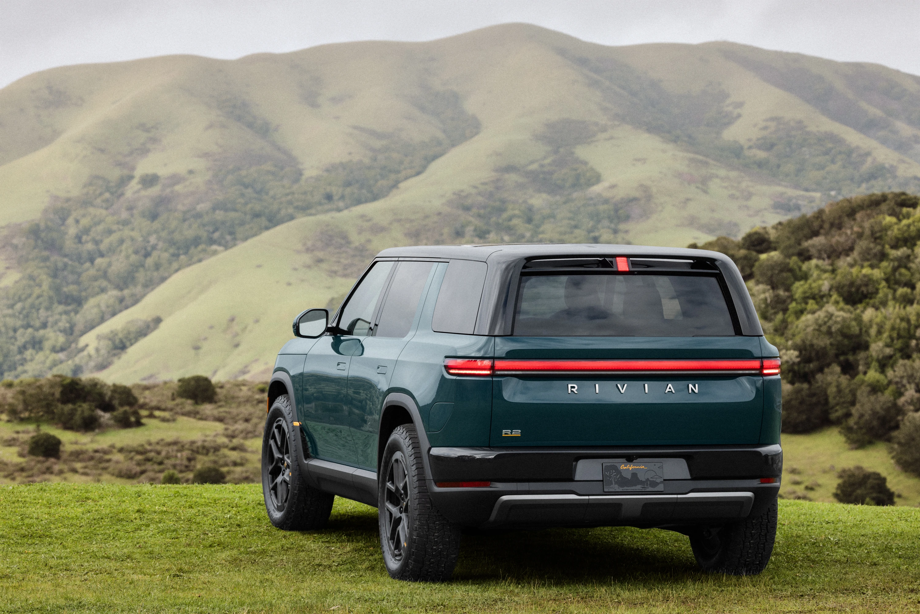 Rivian R2 Dual-Motor AWD Performance exterior view
