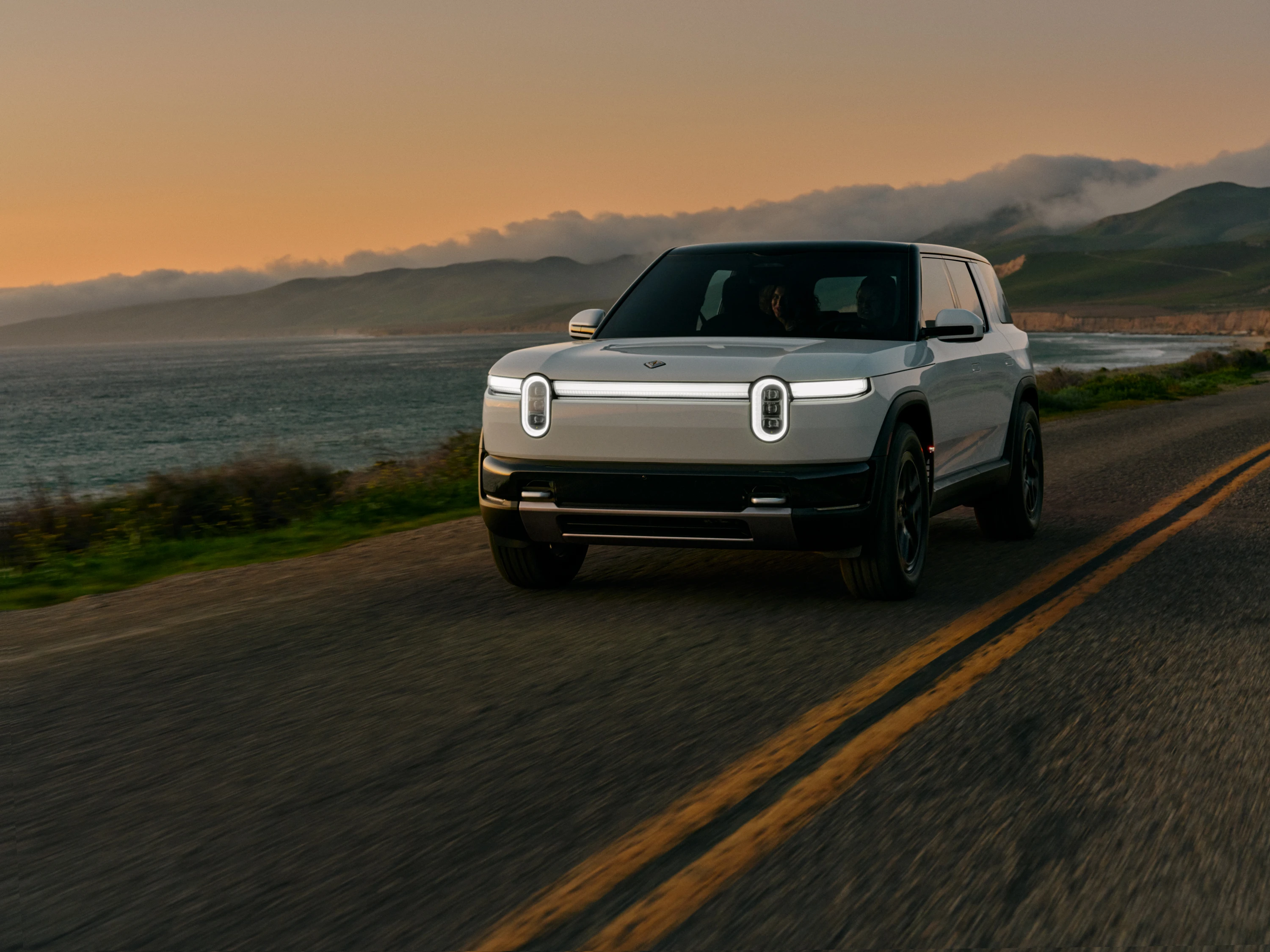 Rivian R2 Dual-Motor AWD Performance exterior view