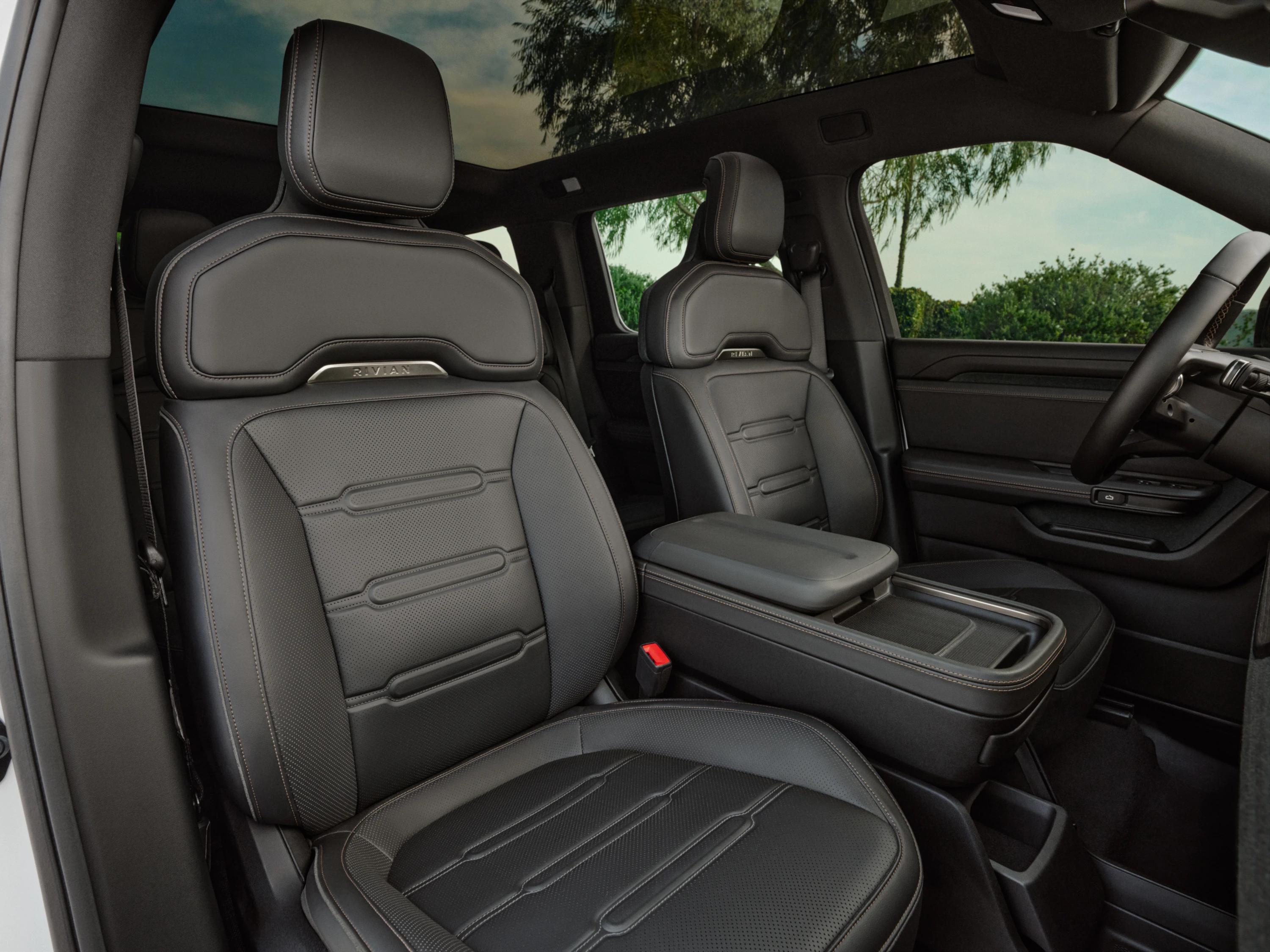 Rivian R2 RWD Long Range frontseats view