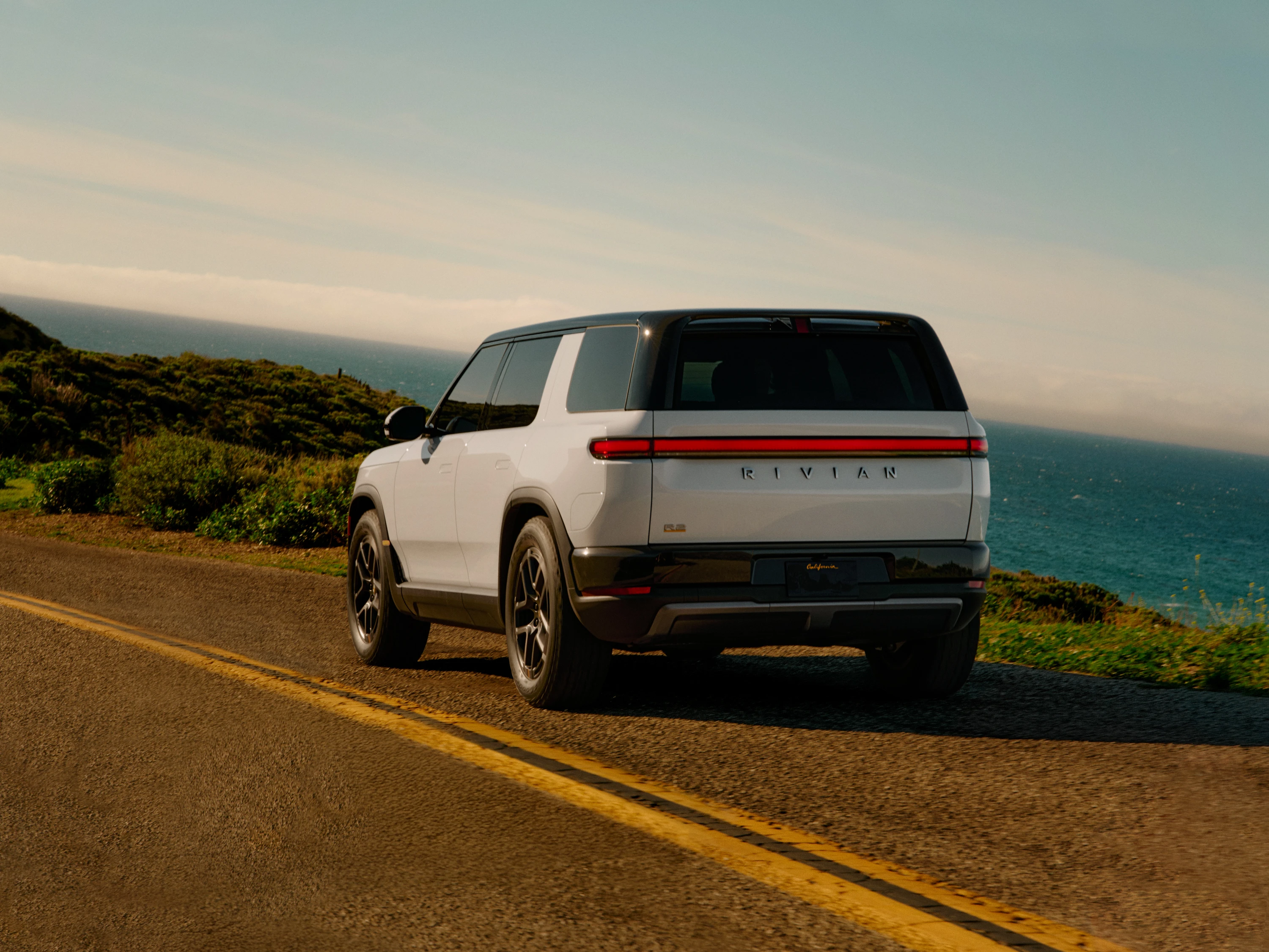 Rivian R2 RWD Long Range exterior view