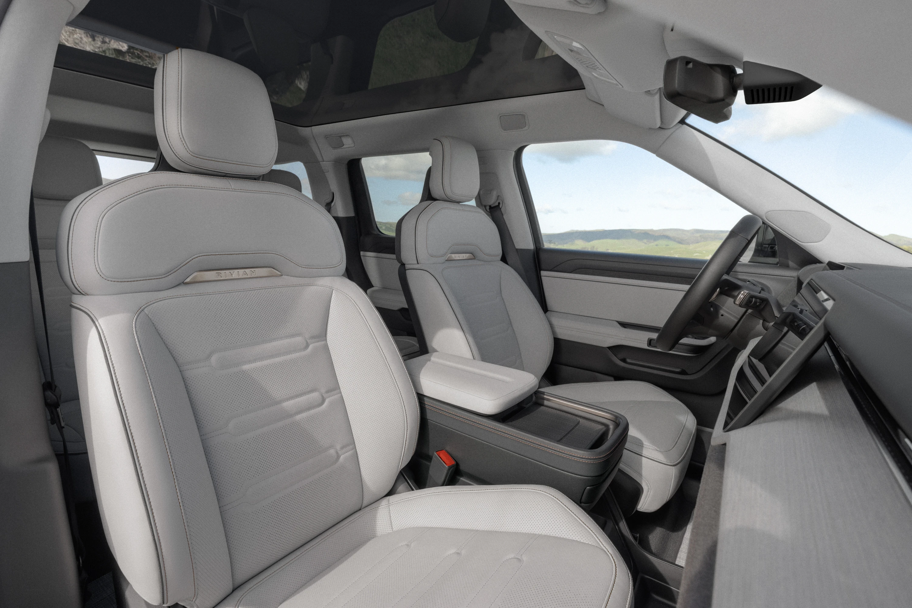 Rivian R2 RWD Long Range frontseats view