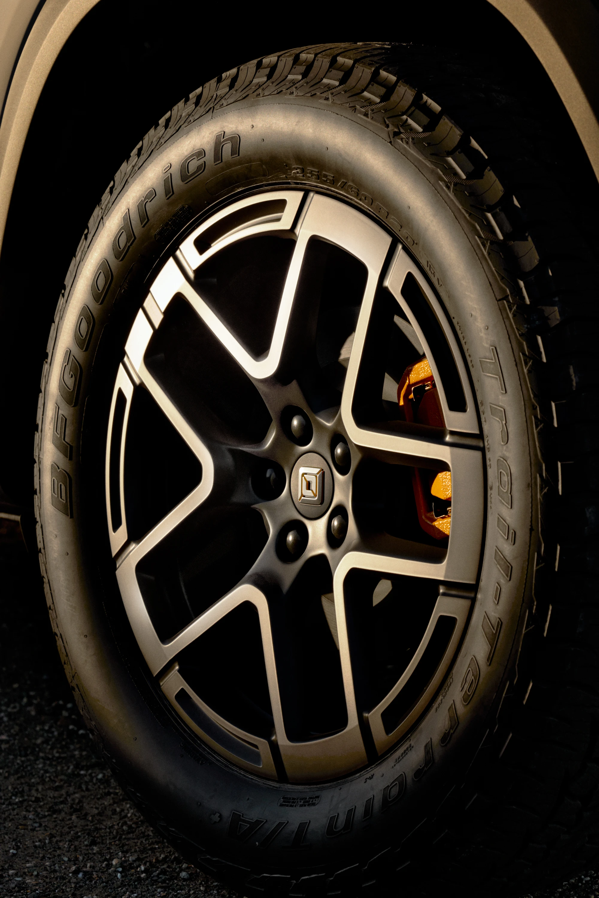 Rivian R2 RWD Long Range wheels view