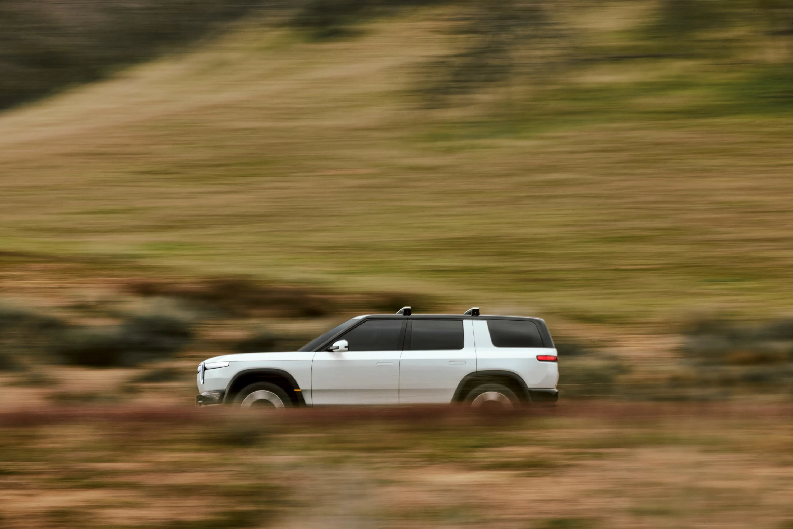 Rivian R2 RWD Long Range dynamic view