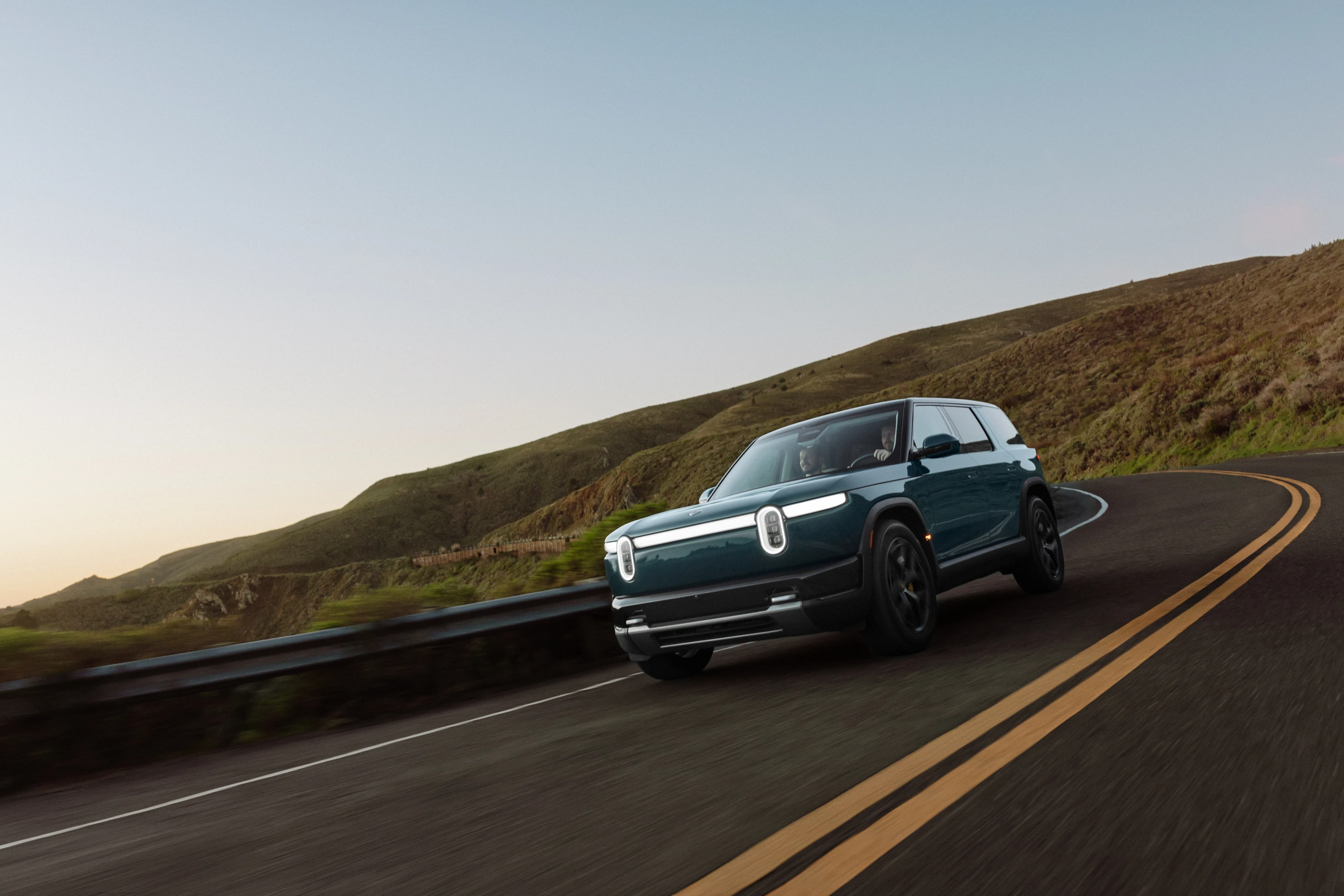 Rivian R2 RWD Long Range exterior view