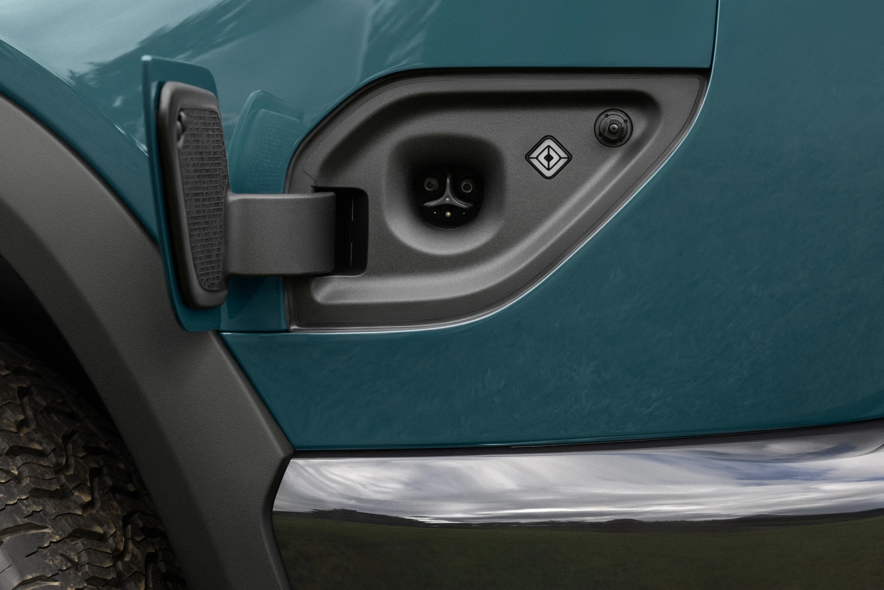 Rivian R2 RWD Long Range chargport view