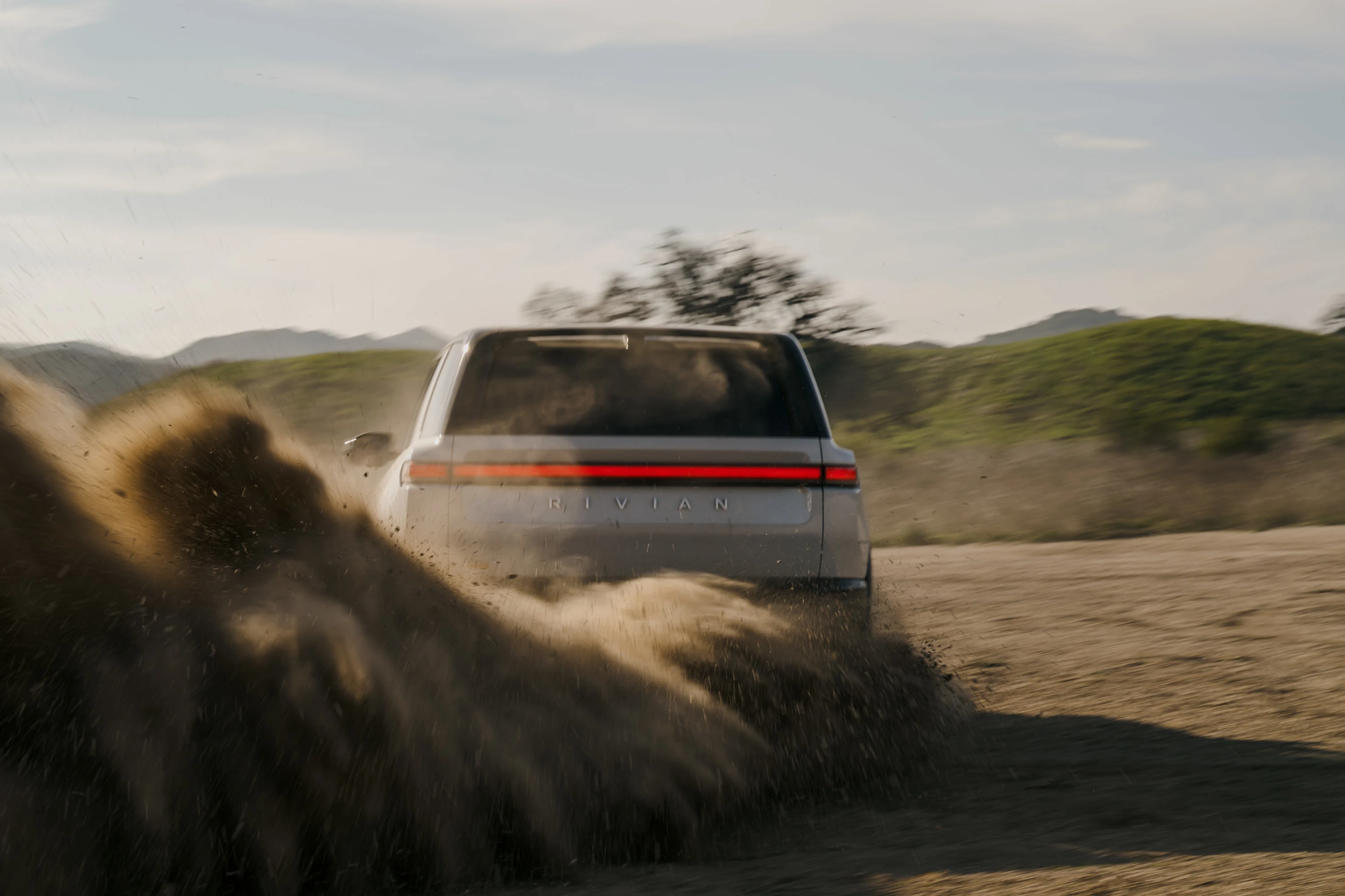 Rivian R2 RWD Long Range dynamic view