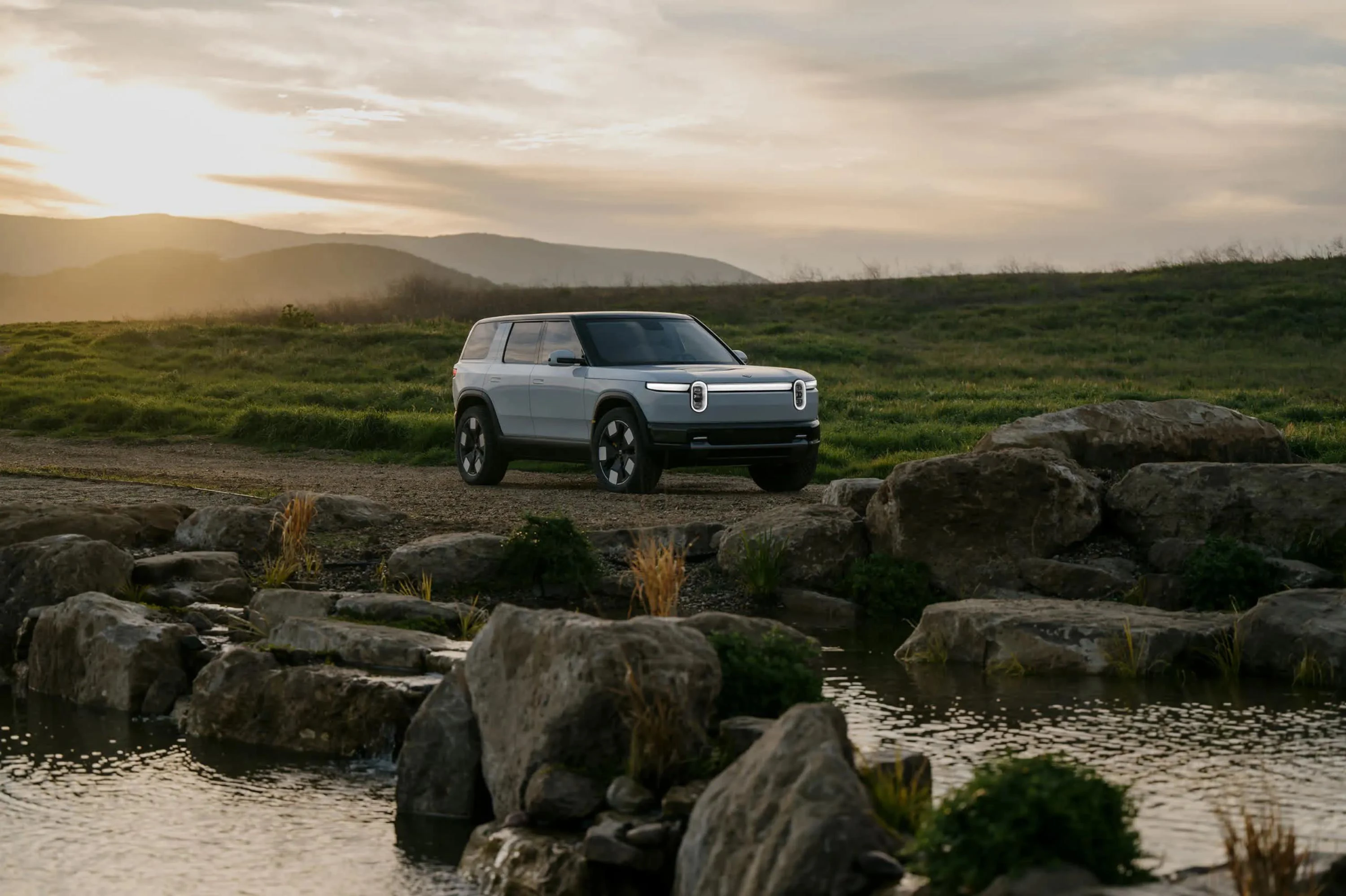 Rivian R2 RWD Long Range exterior view