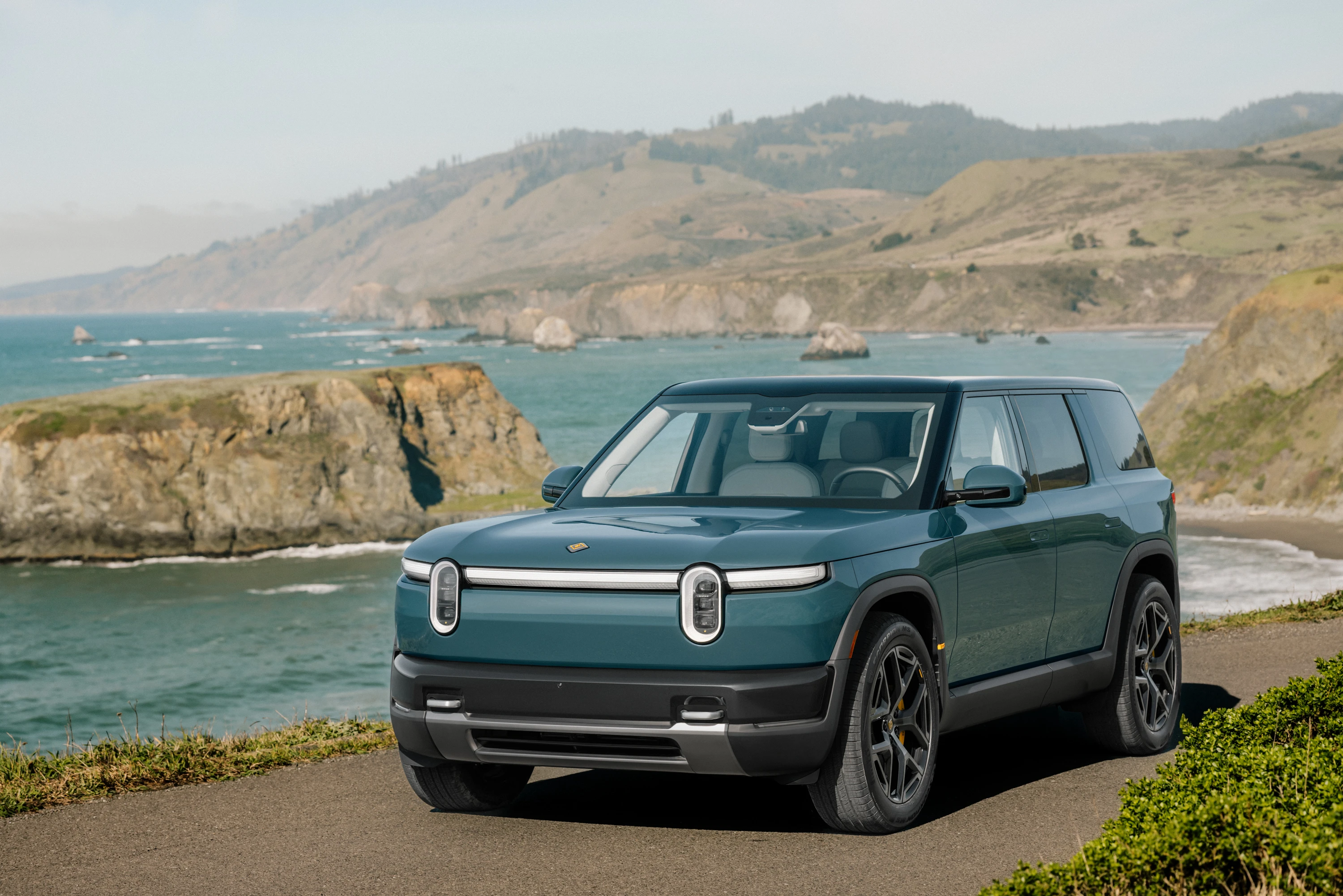 Rivian R2 RWD Long Range exterior view