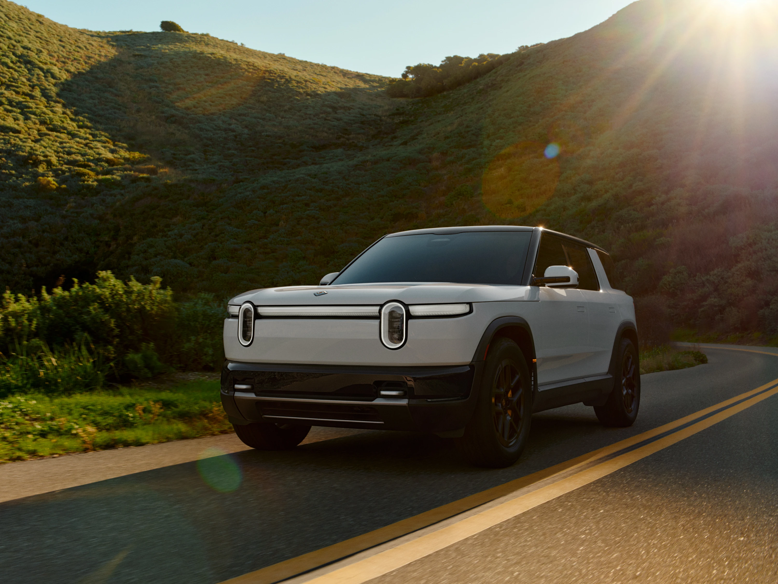 Rivian R2 RWD Long Range exterior view