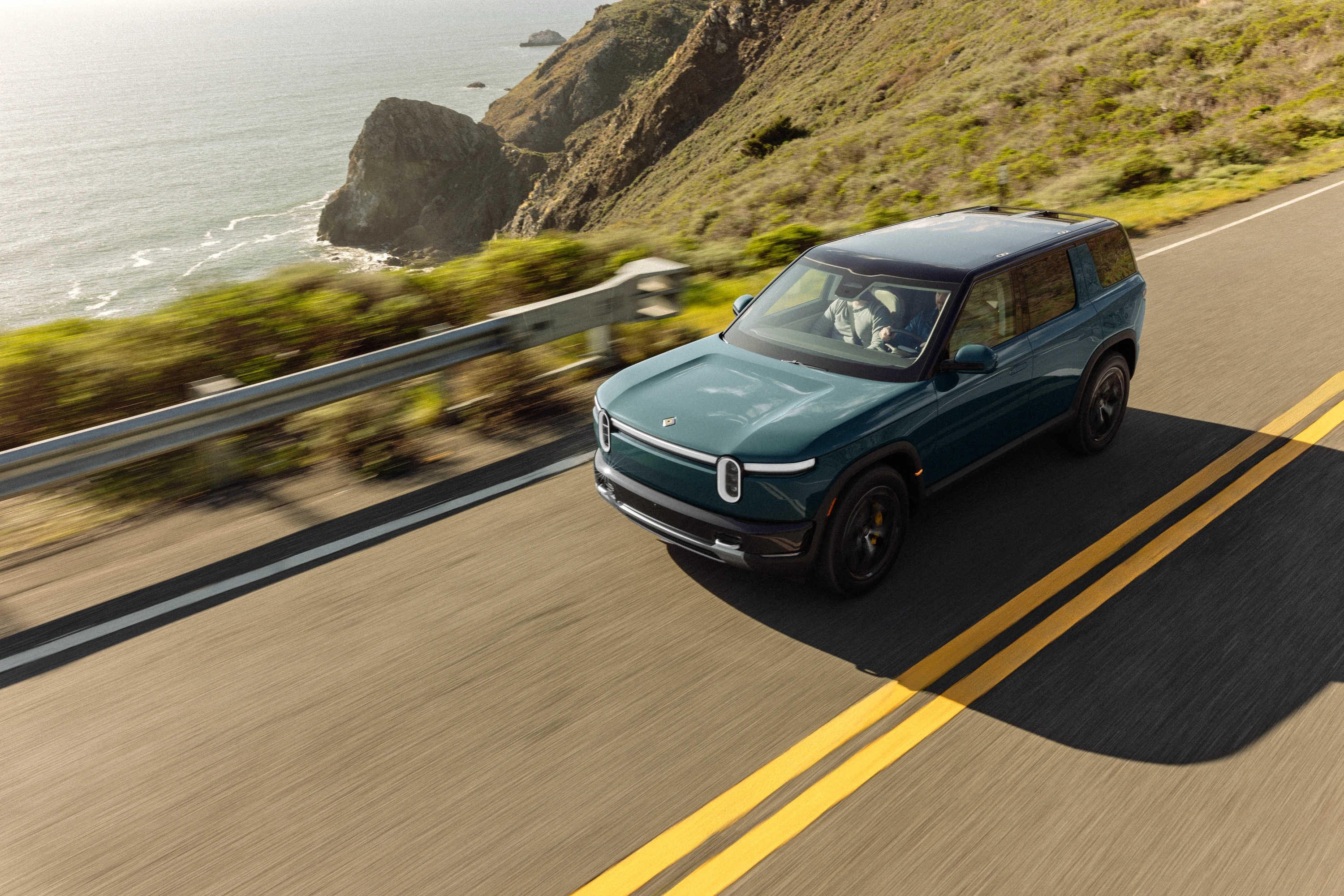 Rivian R2 RWD Long Range dynamic view