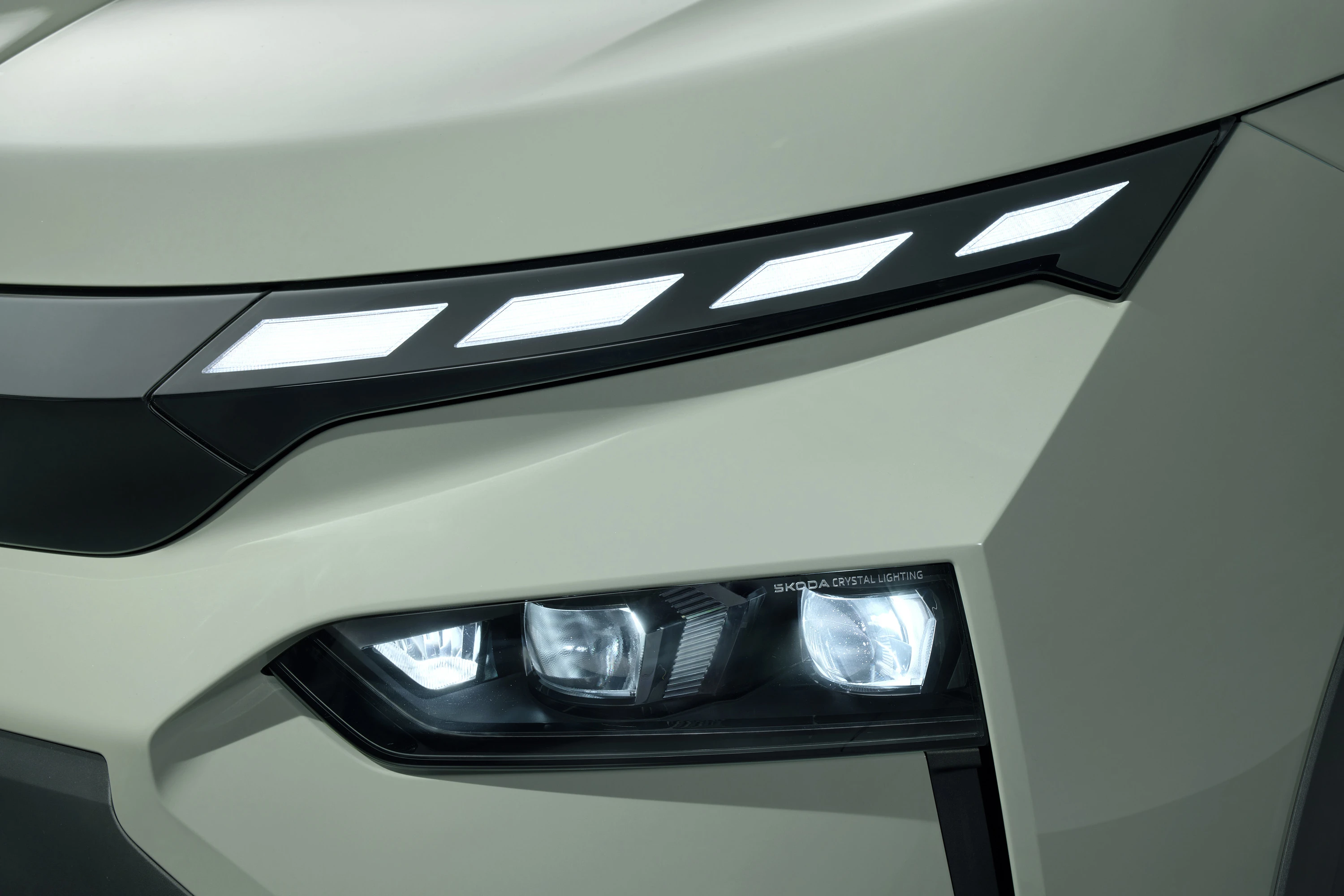 SKODA Elroq 85x headlights view