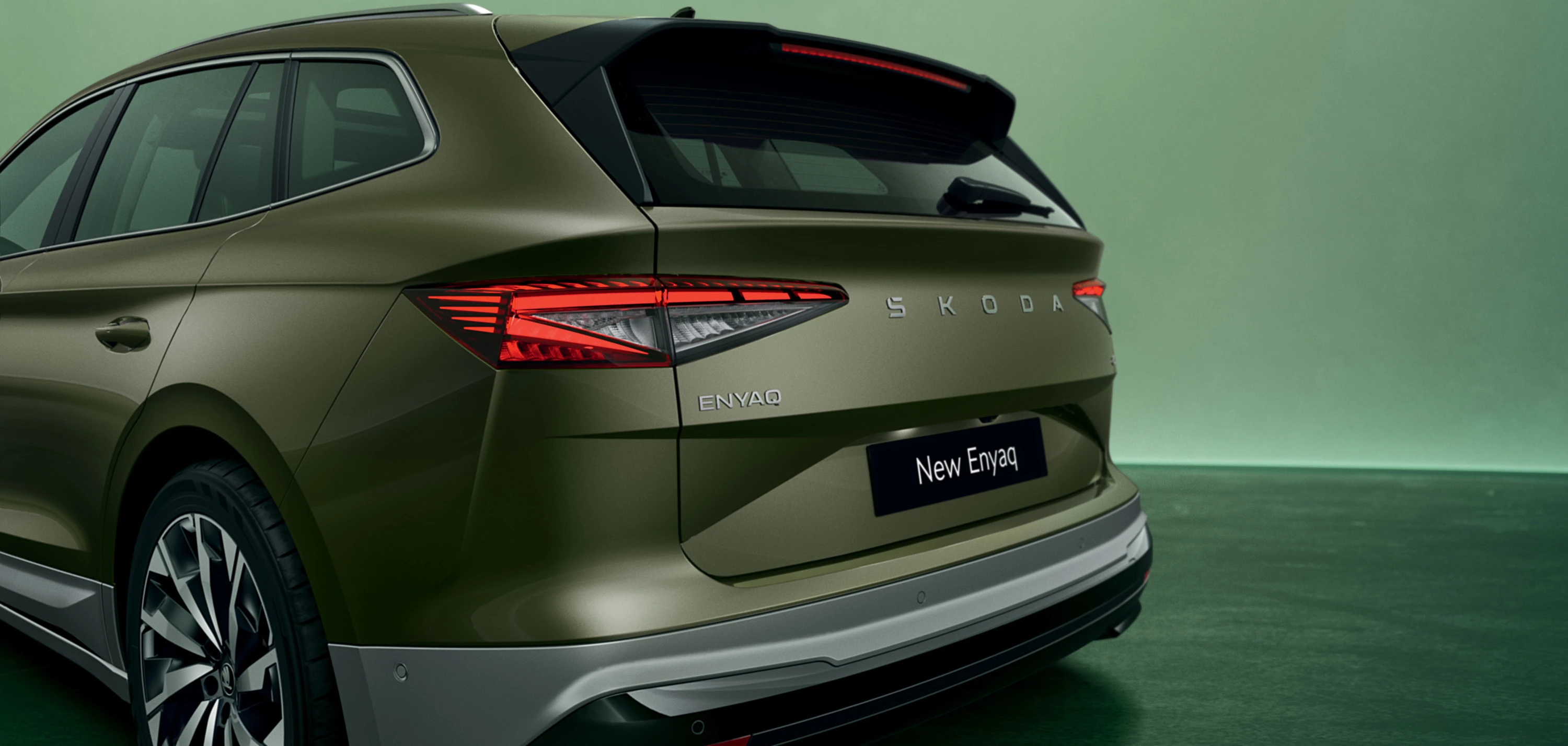 SKODA ENYAQ 60 taillights view