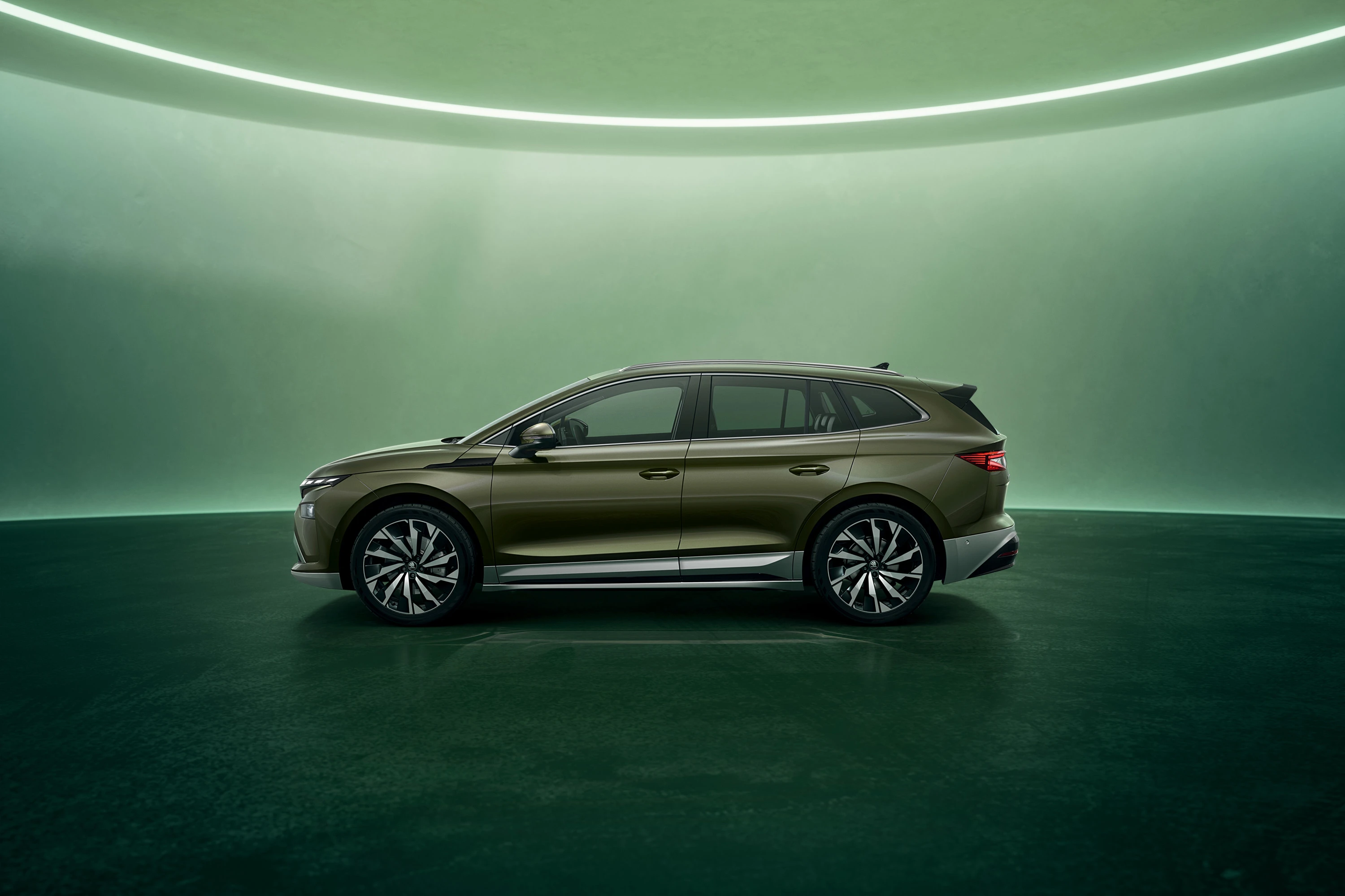 SKODA ENYAQ 60 exterior view