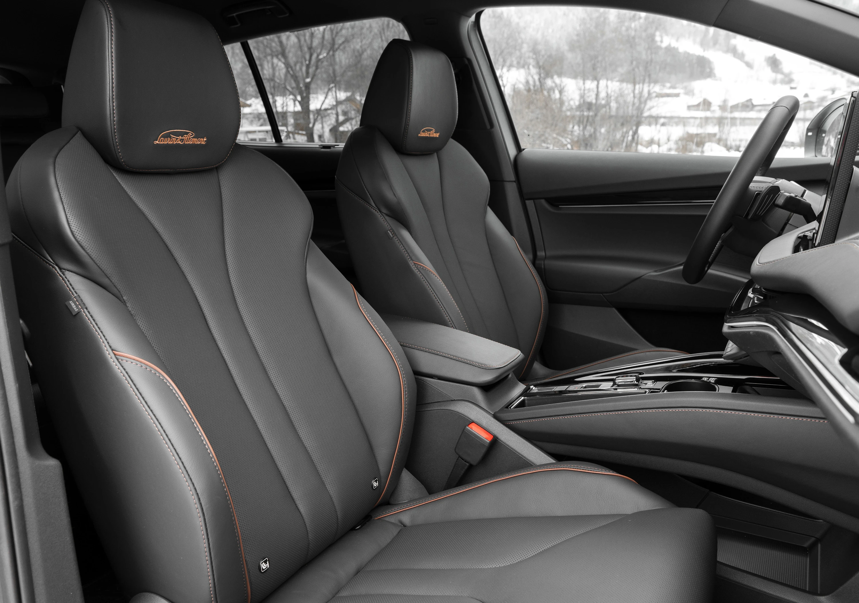SKODA ENYAQ 60 (GEN2) frontseats view