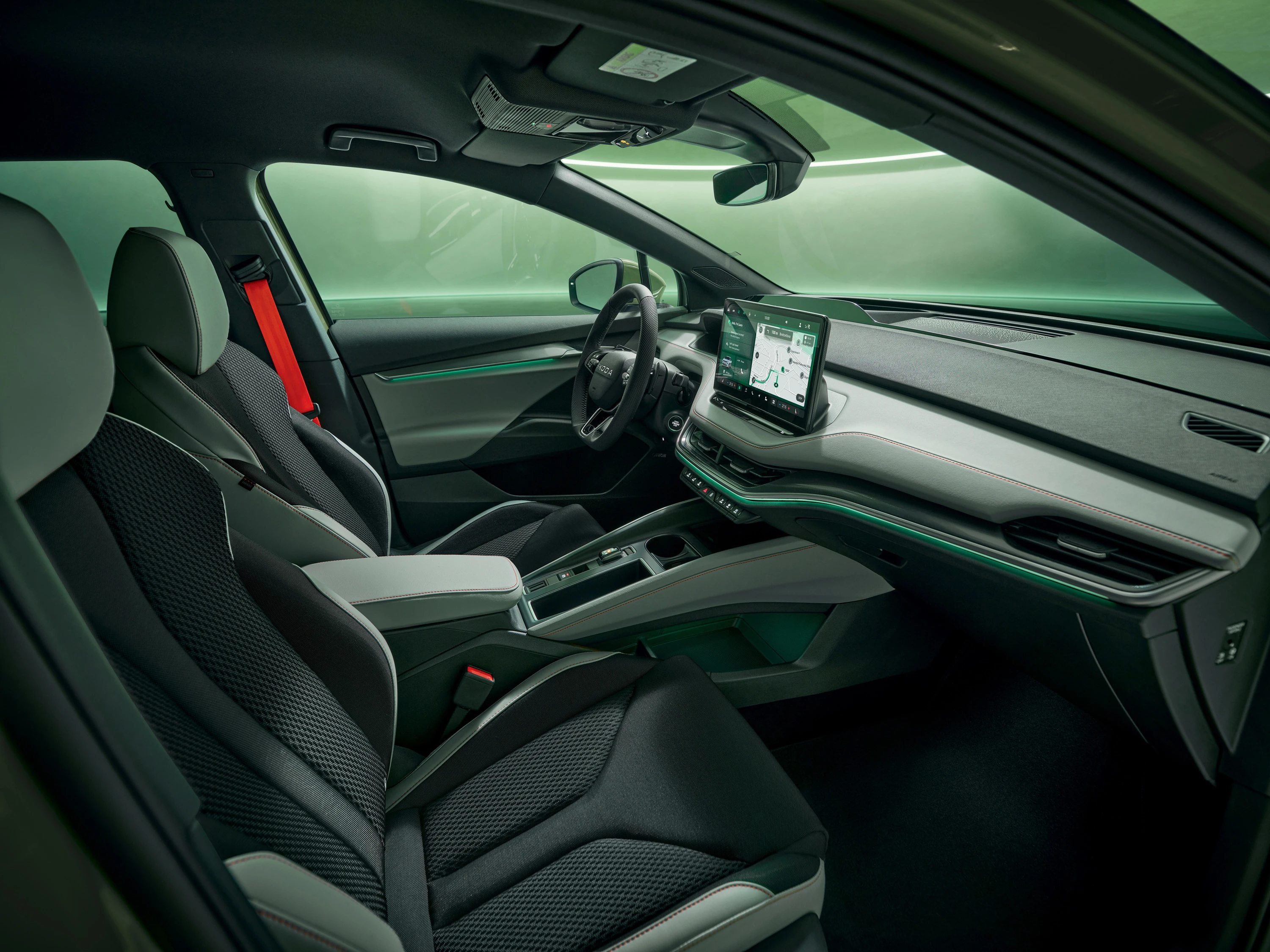 SKODA ENYAQ 85 frontseats view