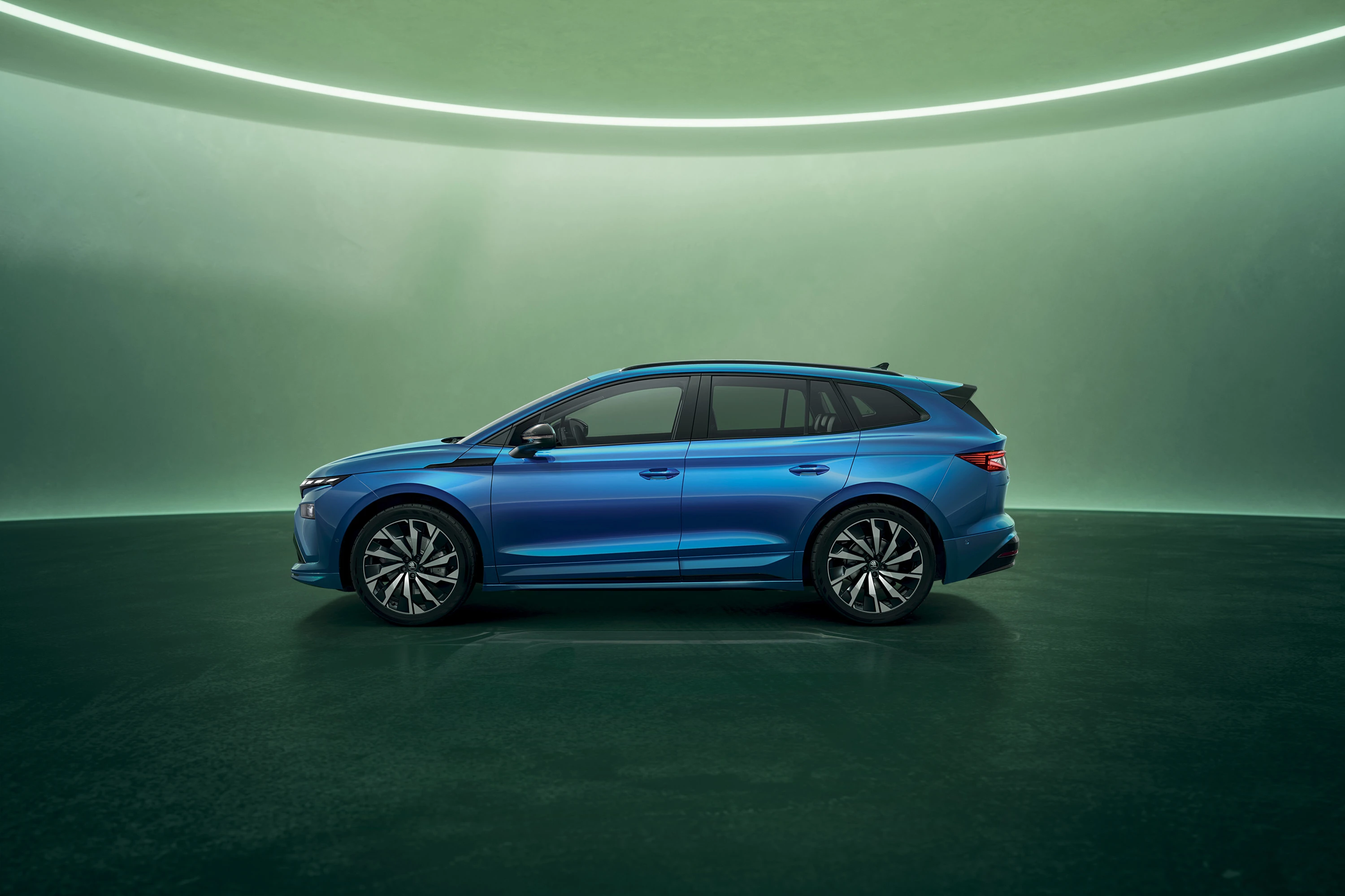 SKODA ENYAQ 85x exterior view