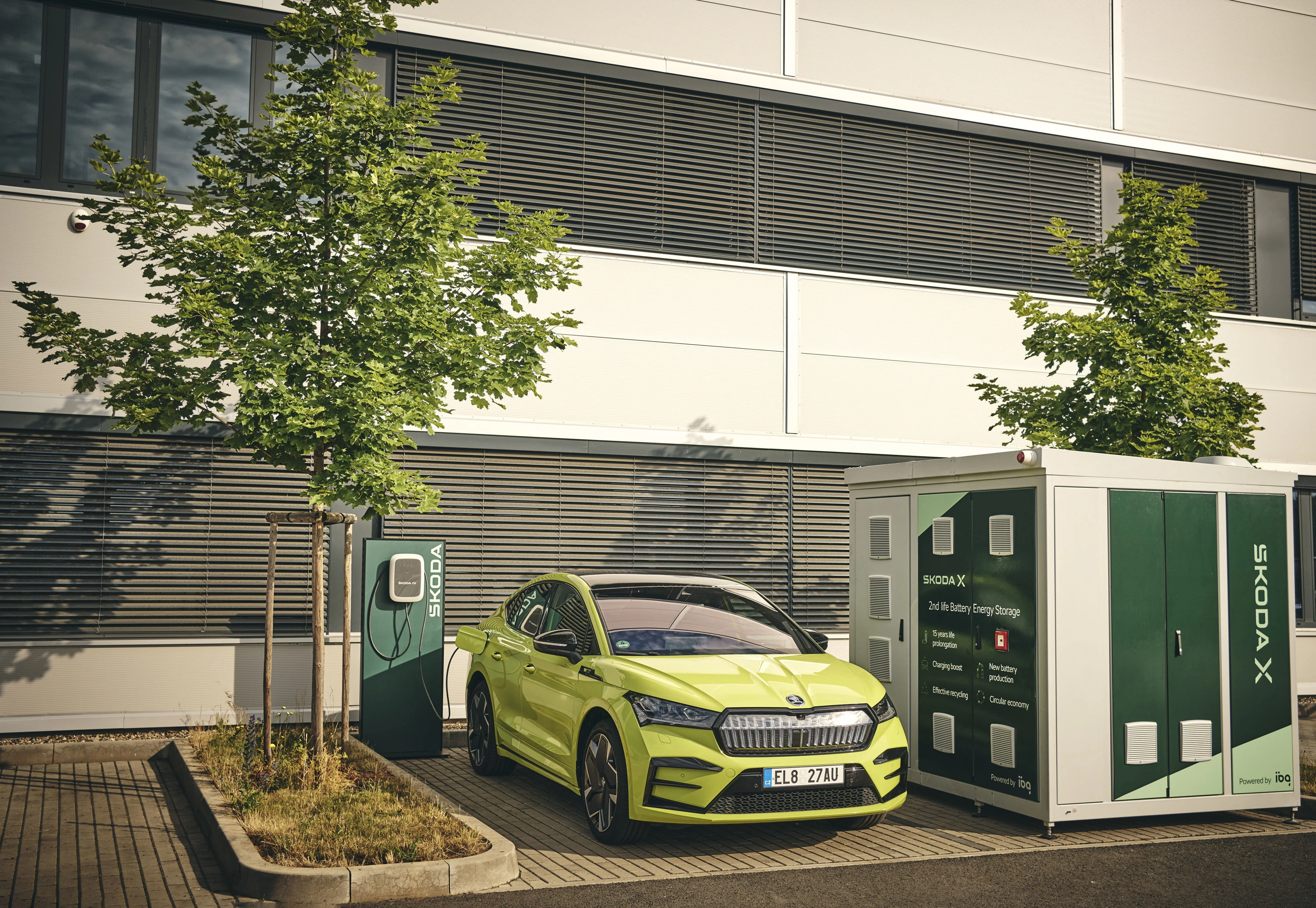 SKODA ENYAQ COUPÉ 85x (GEN1) charging view