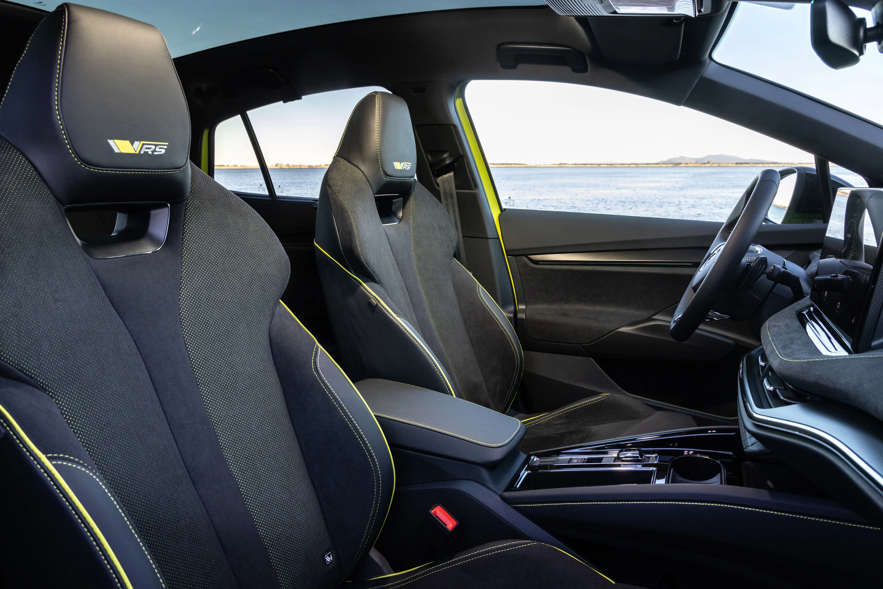 SKODA ENYAQ COUPÉ 85x (GEN1) frontseats view