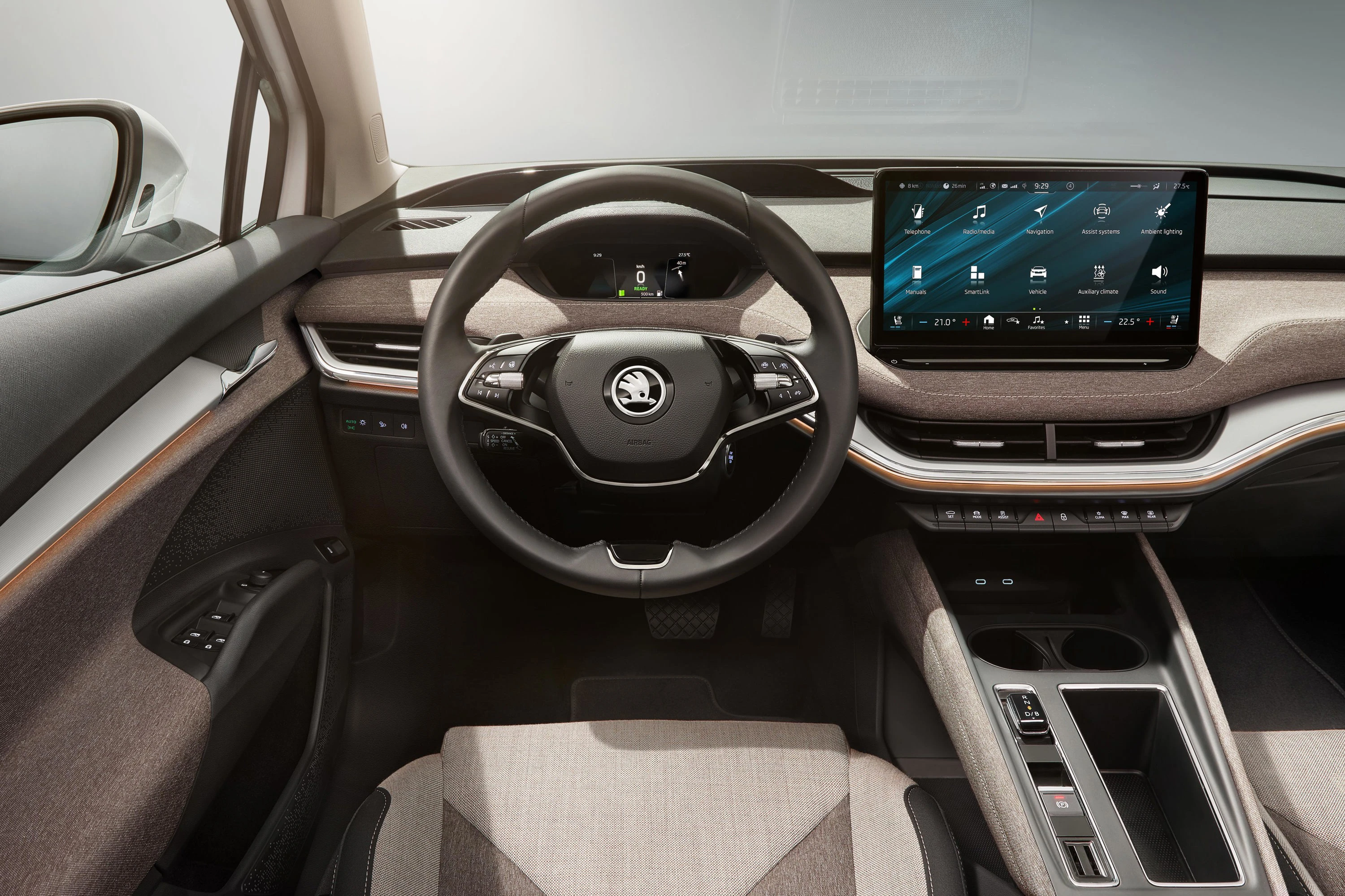 SKODA Enyaq iV80x screens view