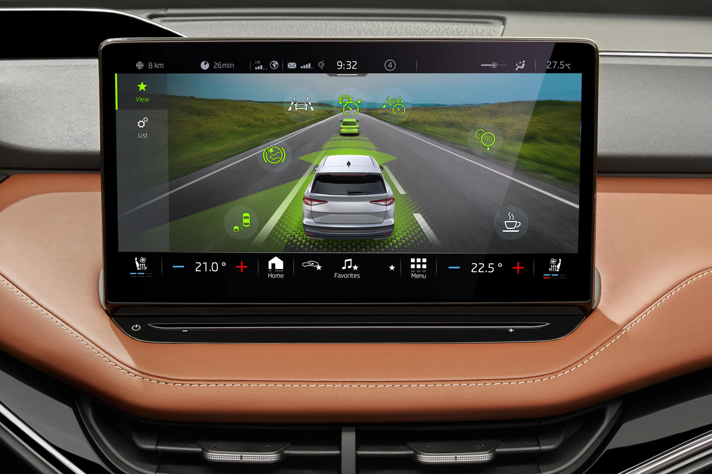 SKODA Enyaq iV80x screens view