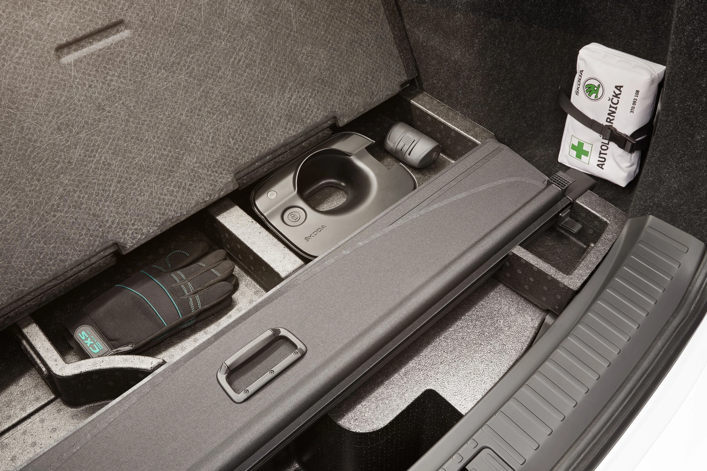 SKODA Enyaq iV80x trunk view