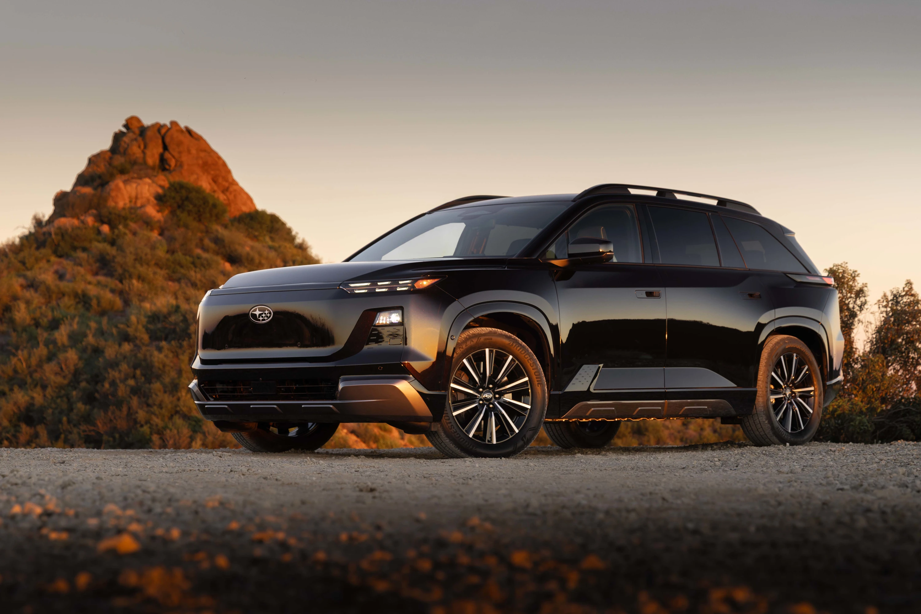 Subaru Getaway AWD 95.8 kWh exterior view