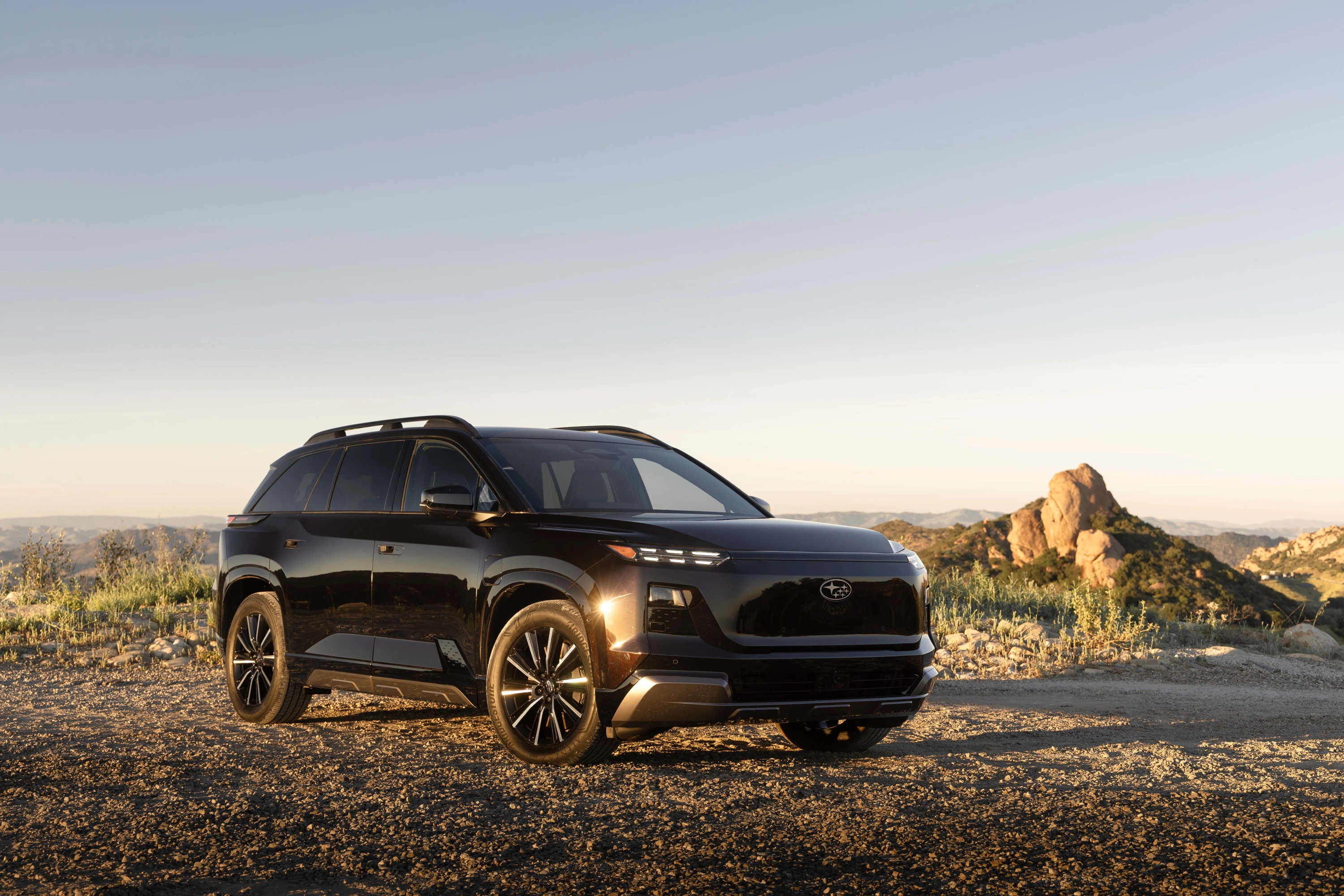 Subaru Getaway AWD 95.8 kWh exterior view