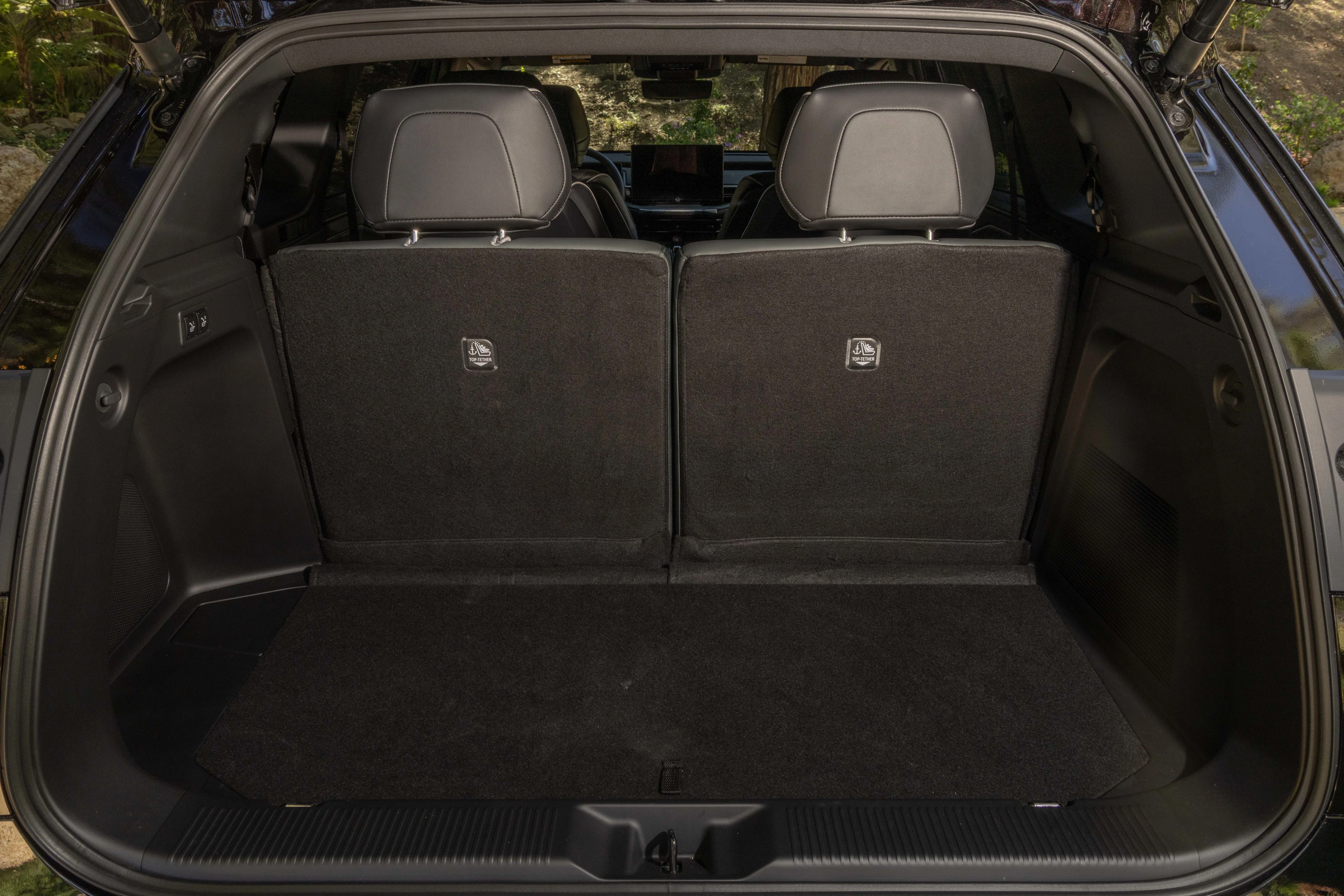 Subaru Getaway AWD 95.8 kWh trunk view