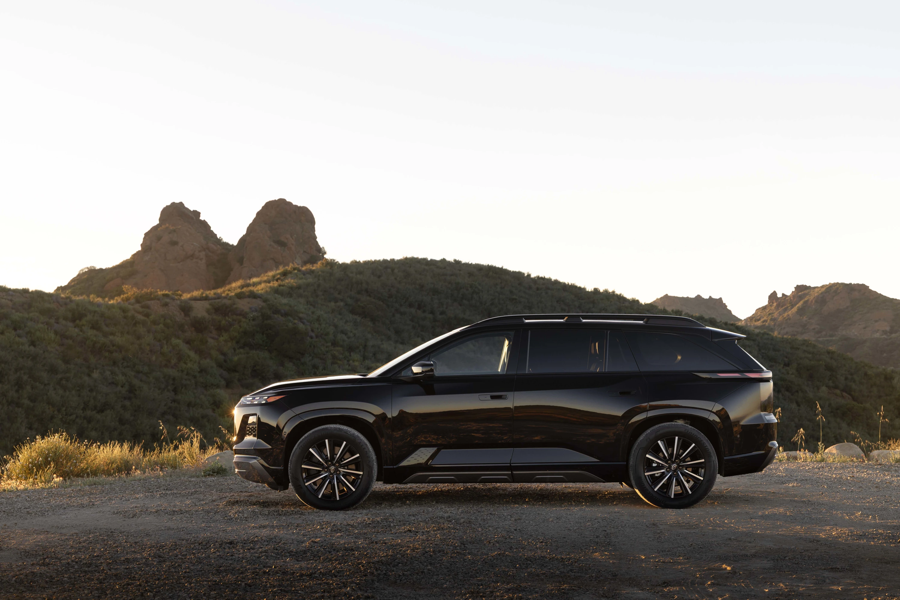 Subaru Getaway AWD 95.8 kWh exterior view