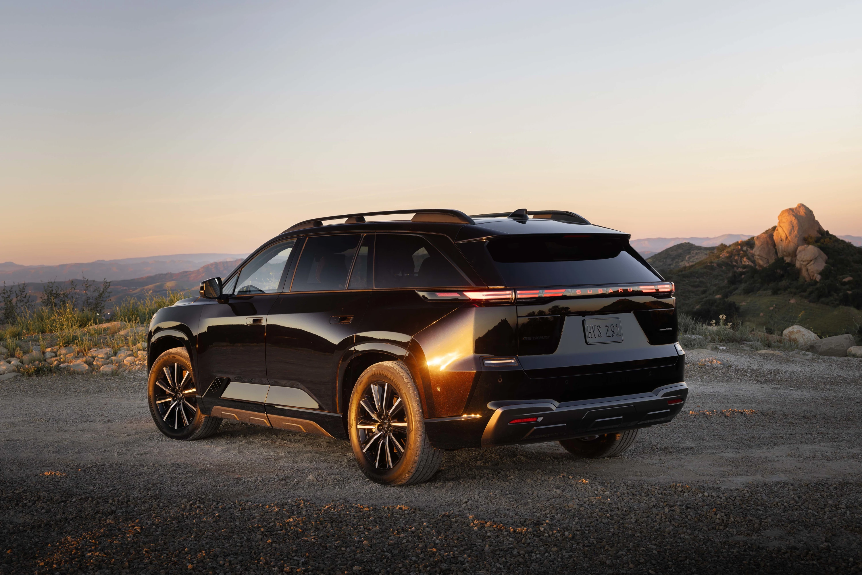 Subaru Getaway AWD 95.8 kWh exterior view