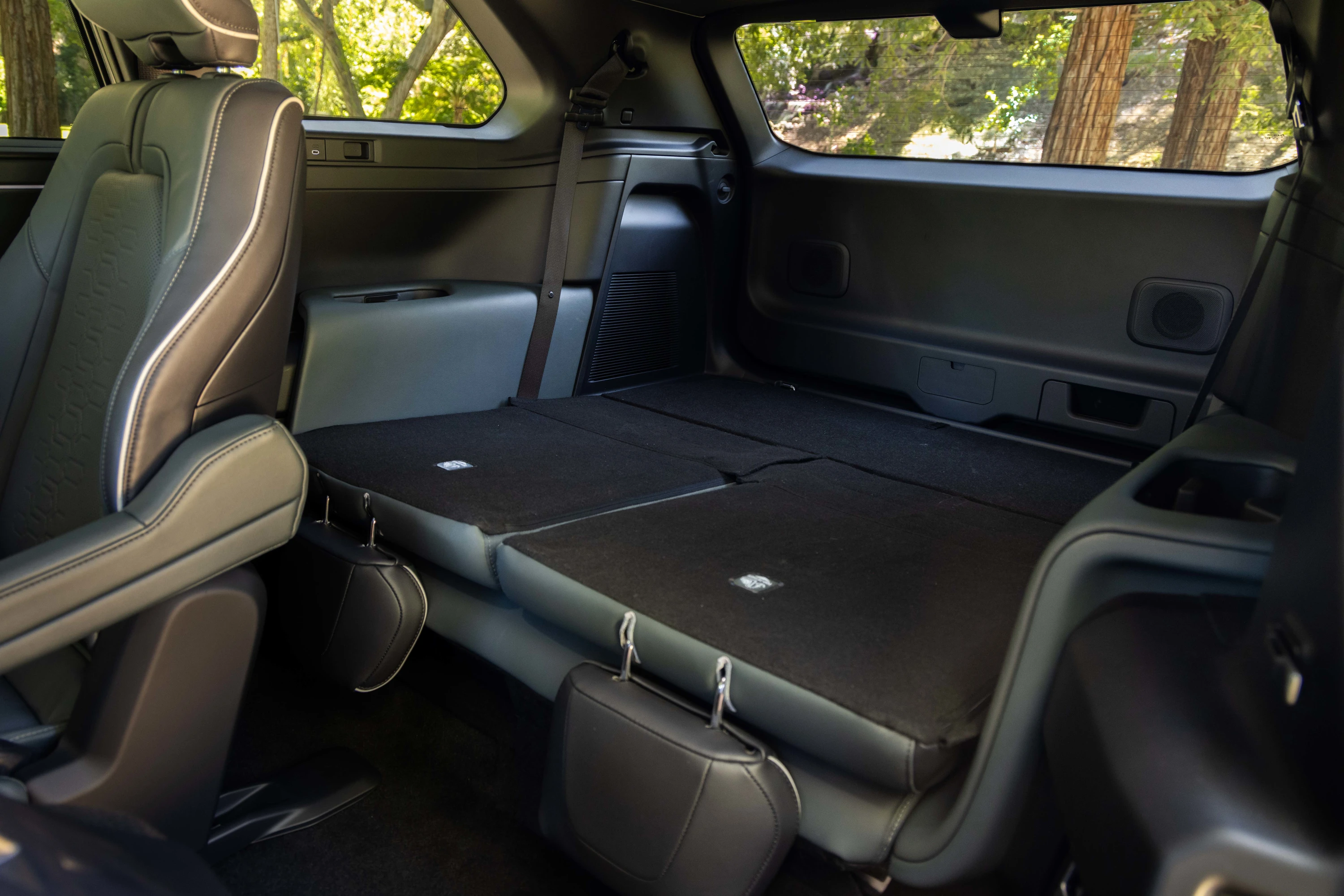 Subaru Getaway AWD 95.8 kWh trunk view