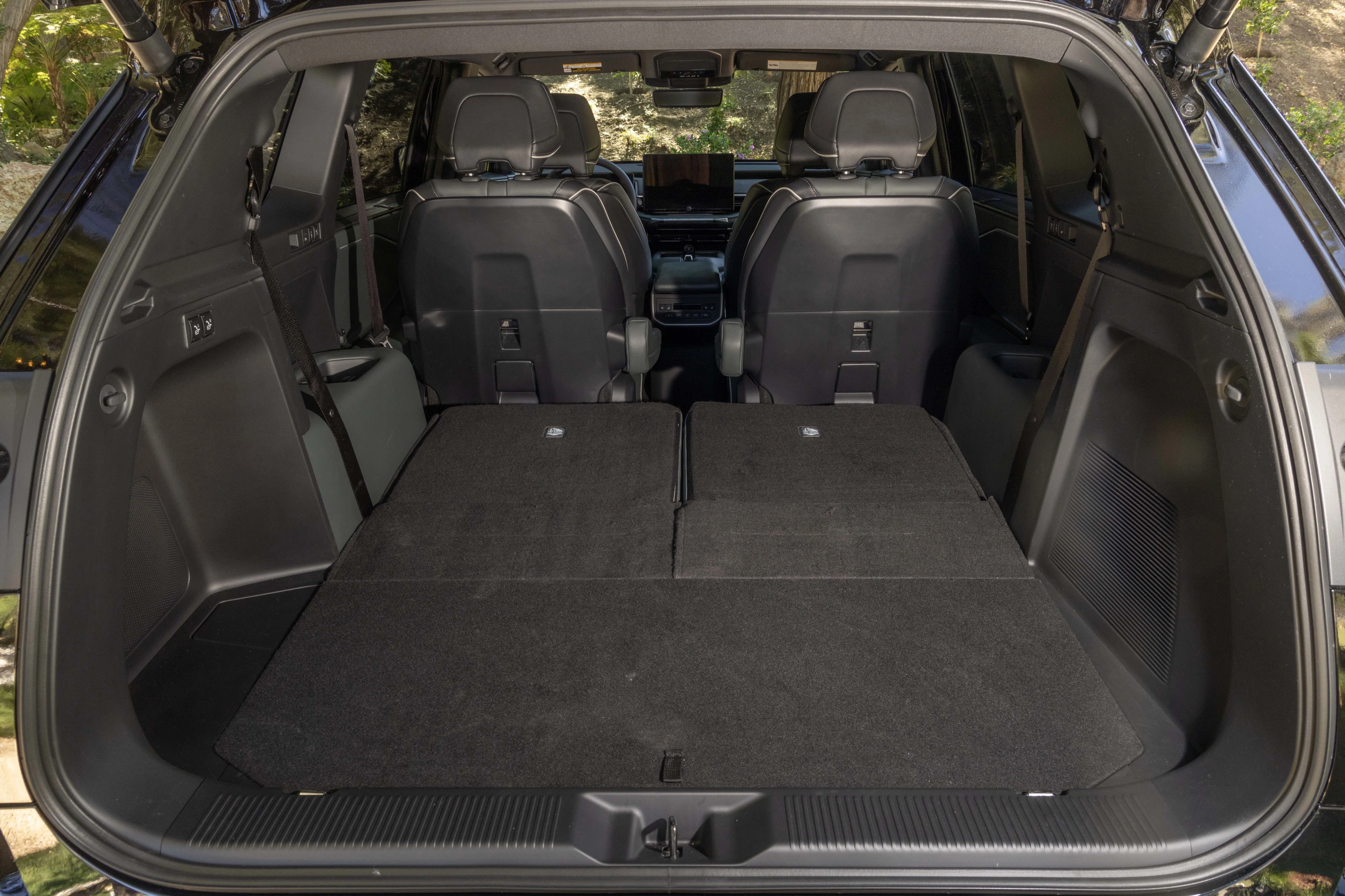 Subaru Getaway AWD 95.8 kWh trunk view