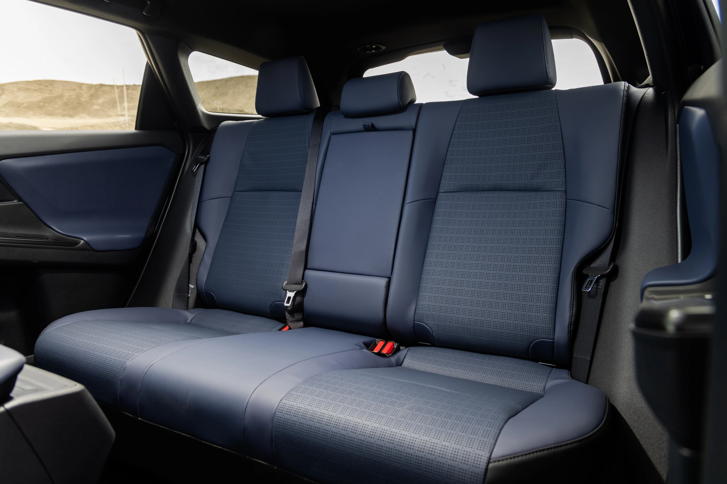 Subaru E-Outback AWD secondrowseats view