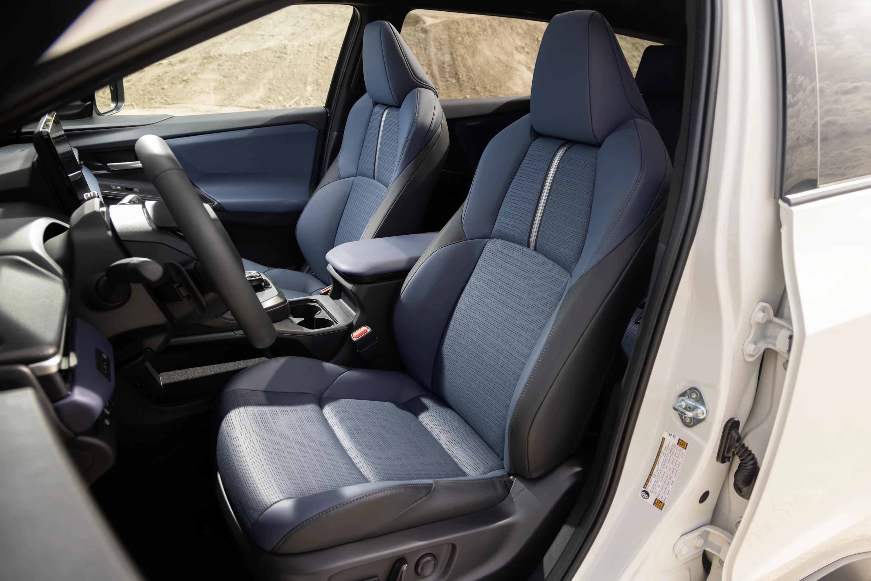 Subaru E-Outback AWD frontseats view