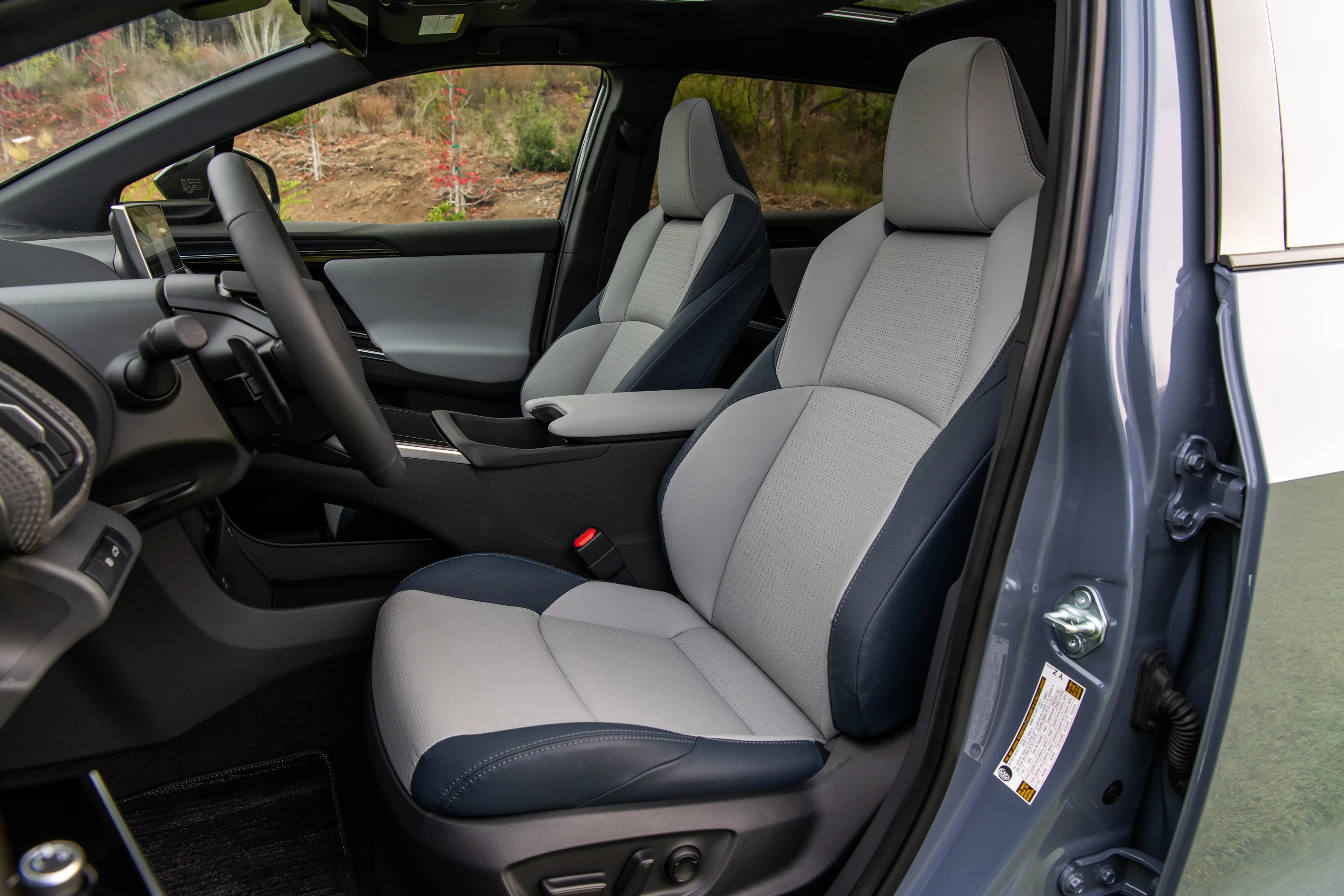 Subaru Solterra AWD frontseats view