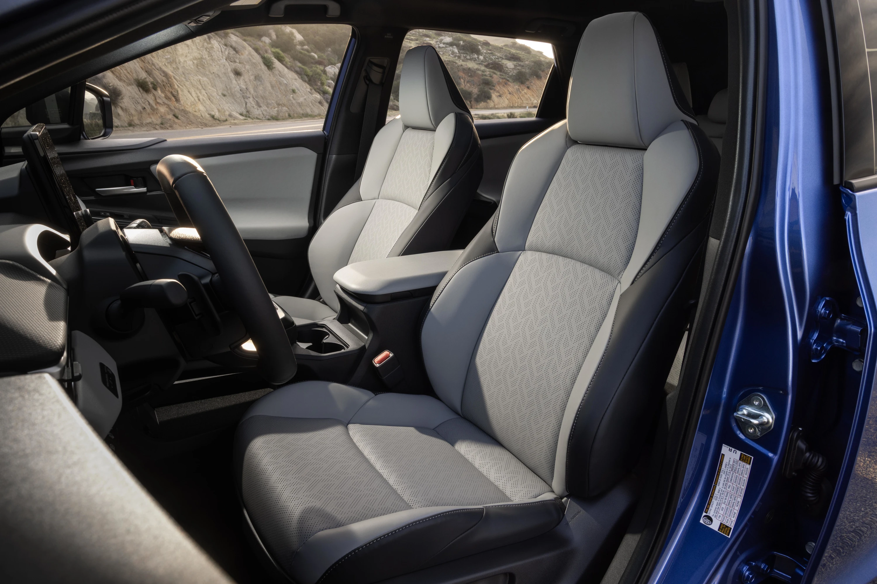 Subaru Trailseeker AWD frontseats view