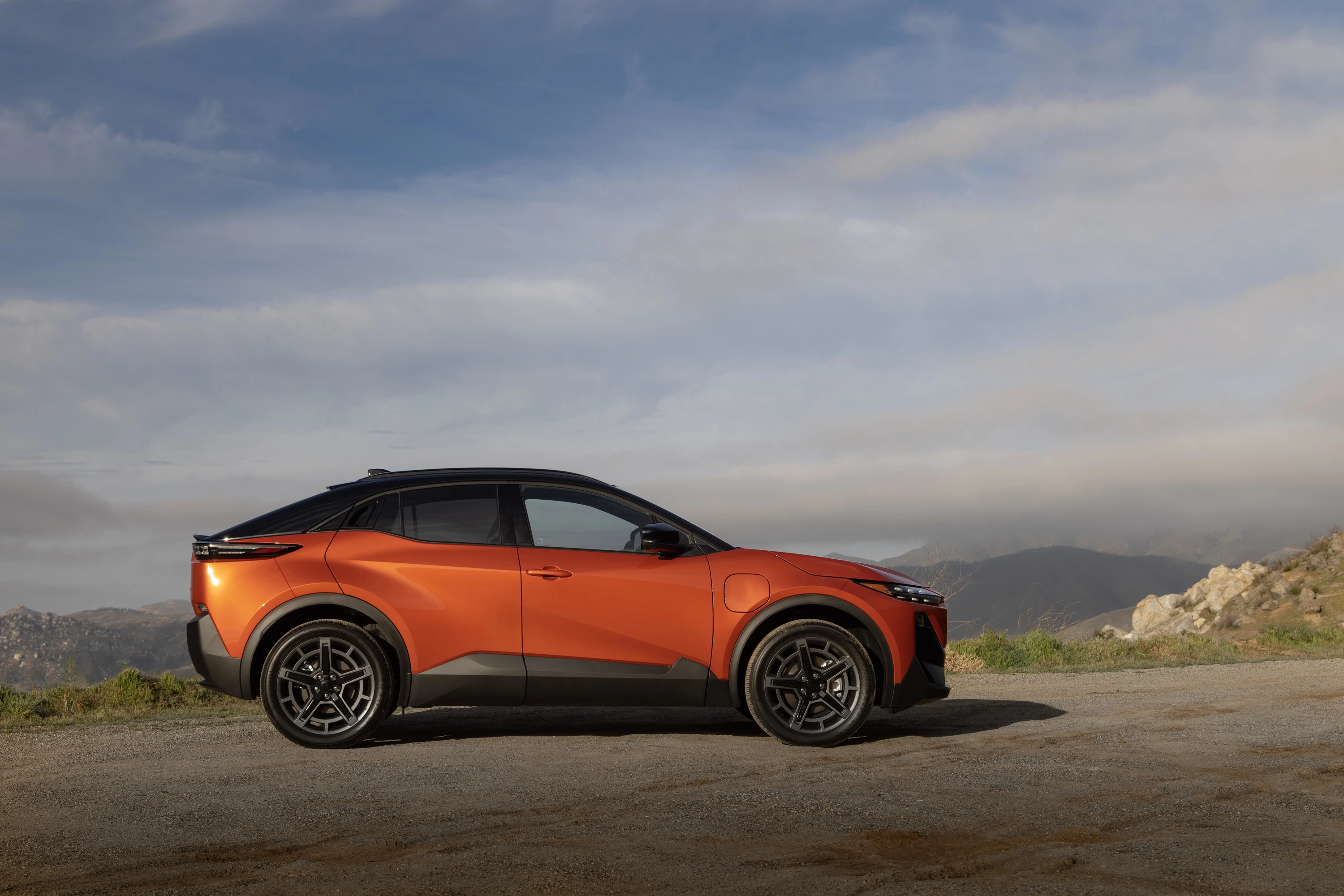 Subaru Uncharted AWD 77 kWh exterior view