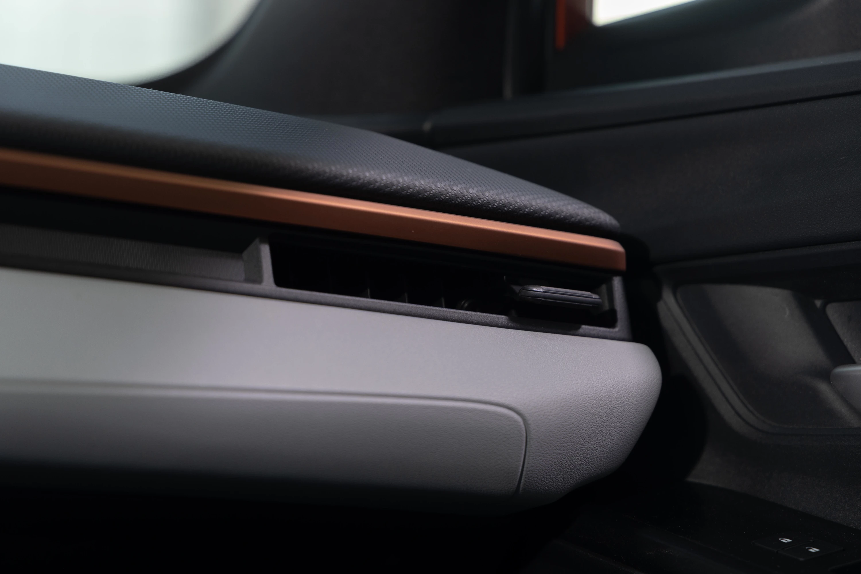 Subaru Uncharted AWD 77 kWh details view