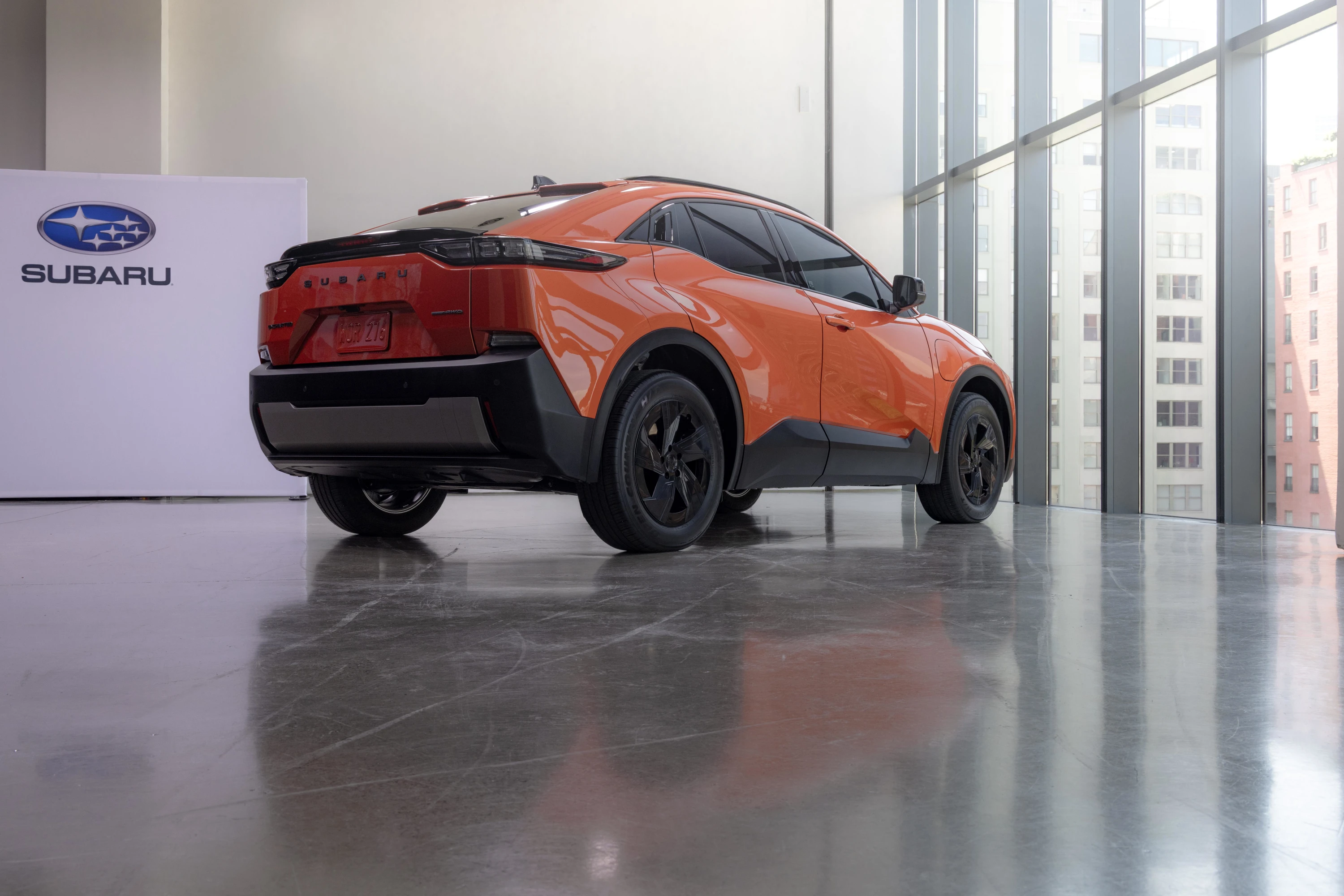 Subaru Uncharted AWD 77 kWh dynamic view