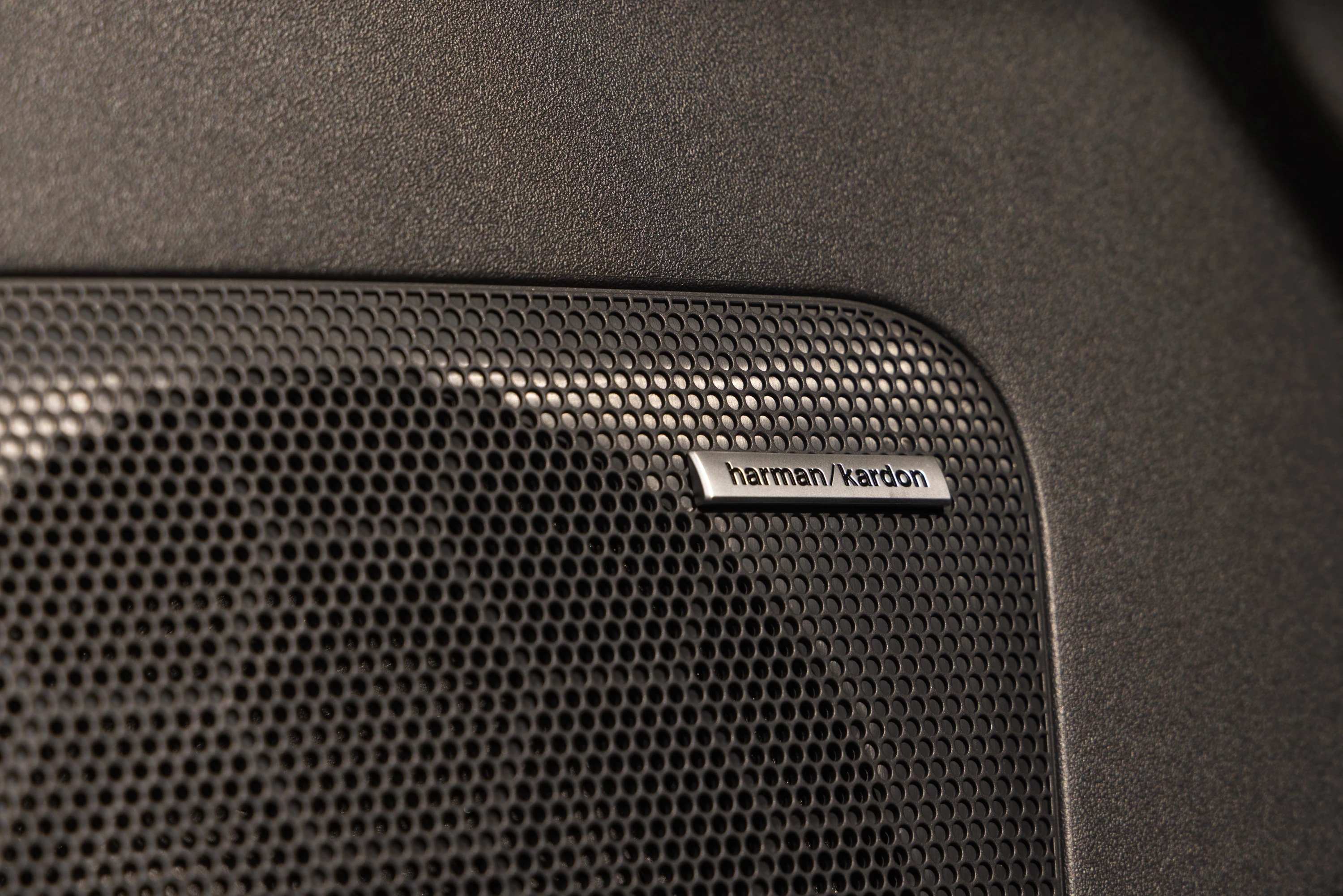 Subaru Uncharted AWD 77 kWh speakers view