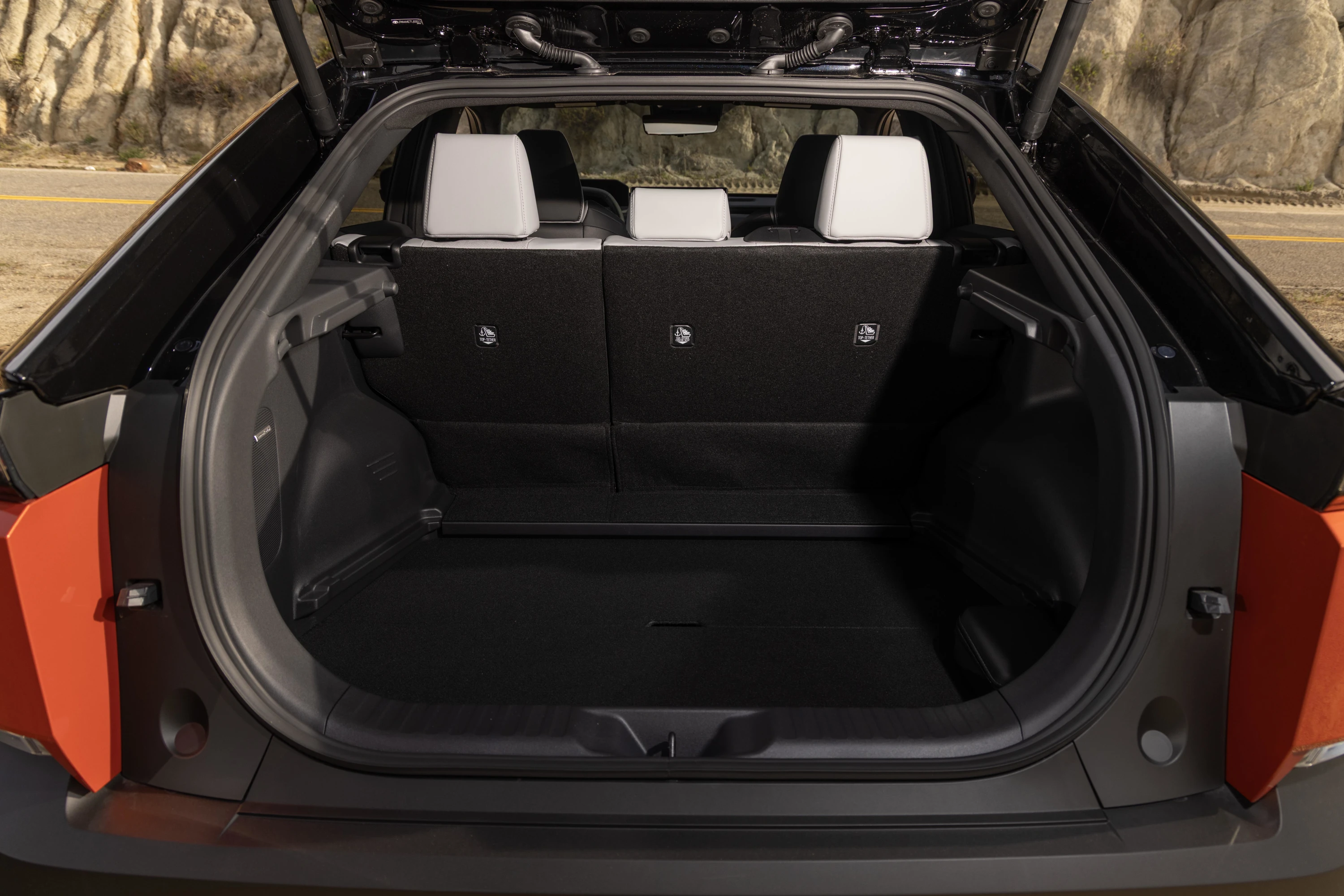Subaru Uncharted AWD 77 kWh trunk view