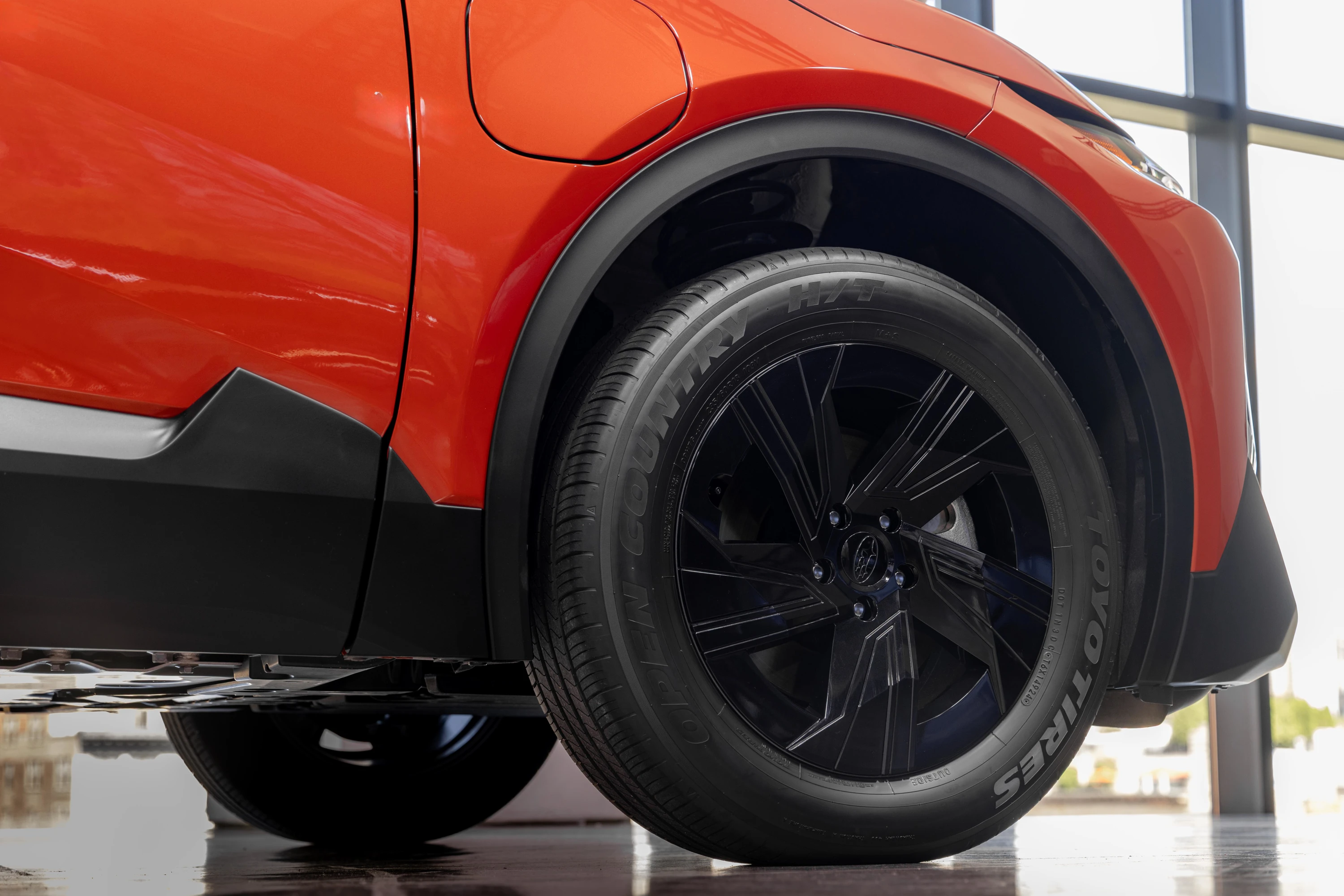 Subaru Uncharted AWD 77 kWh wheels view
