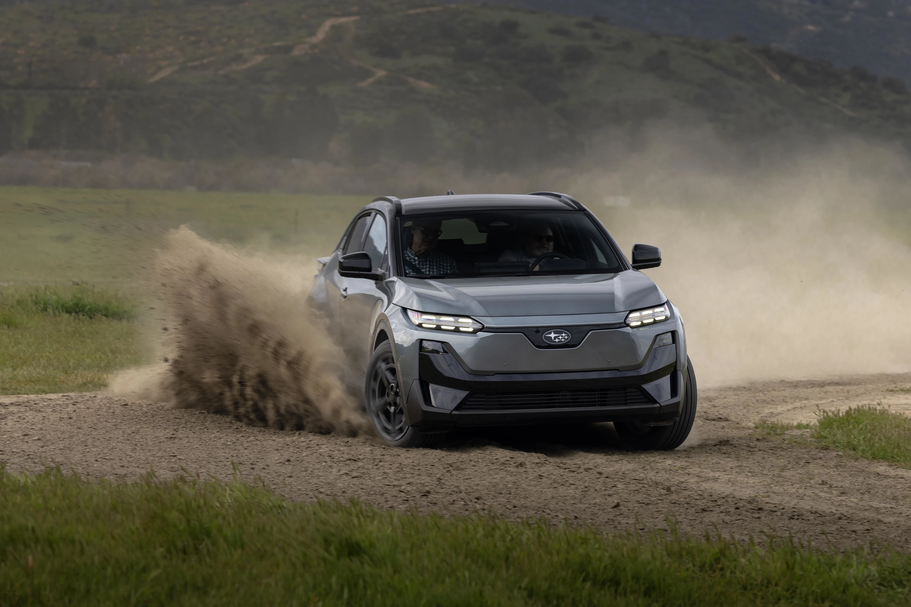 Subaru Uncharted AWD 77 kWh dynamic view