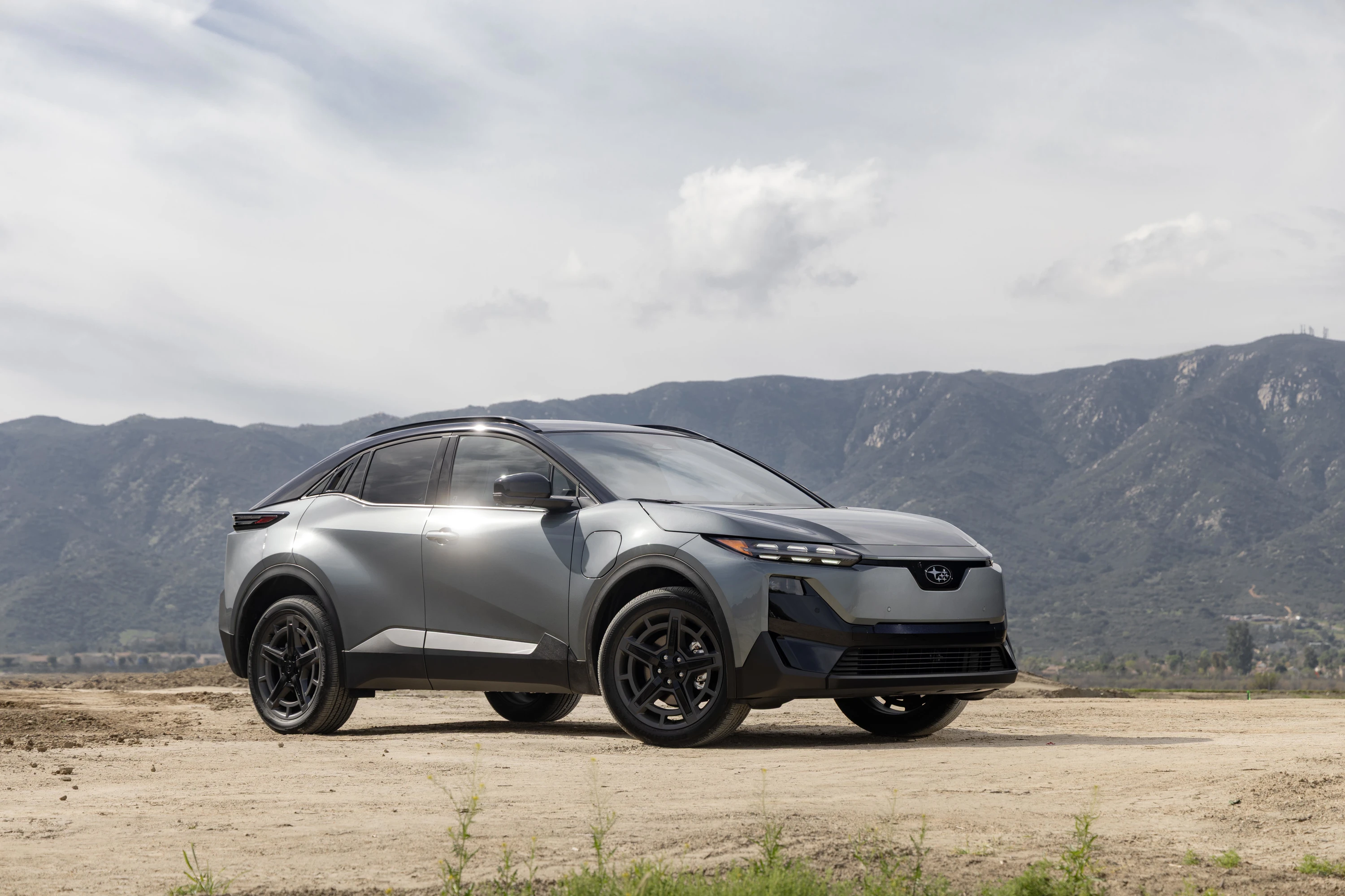 Subaru Uncharted AWD 77 kWh exterior view