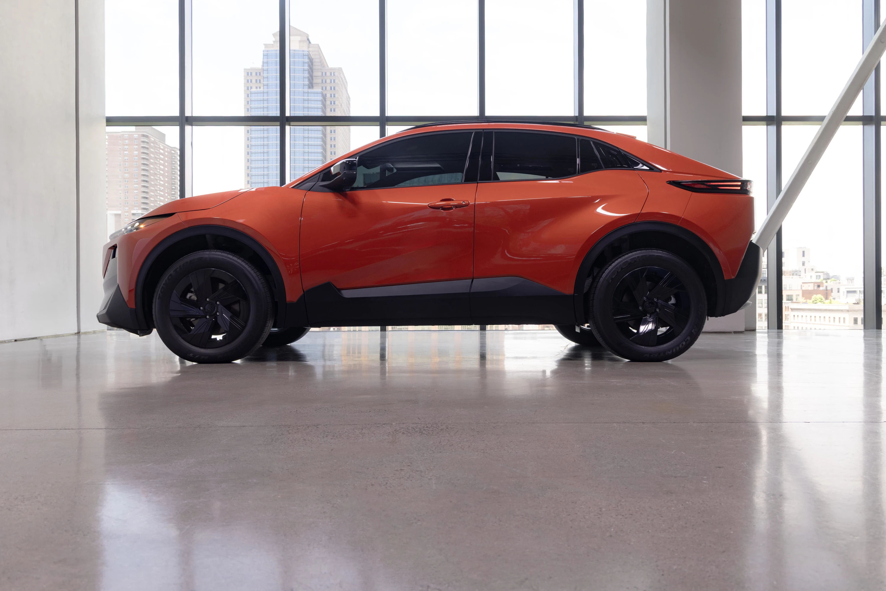 Subaru Uncharted FWD 57.7 kWh exterior view