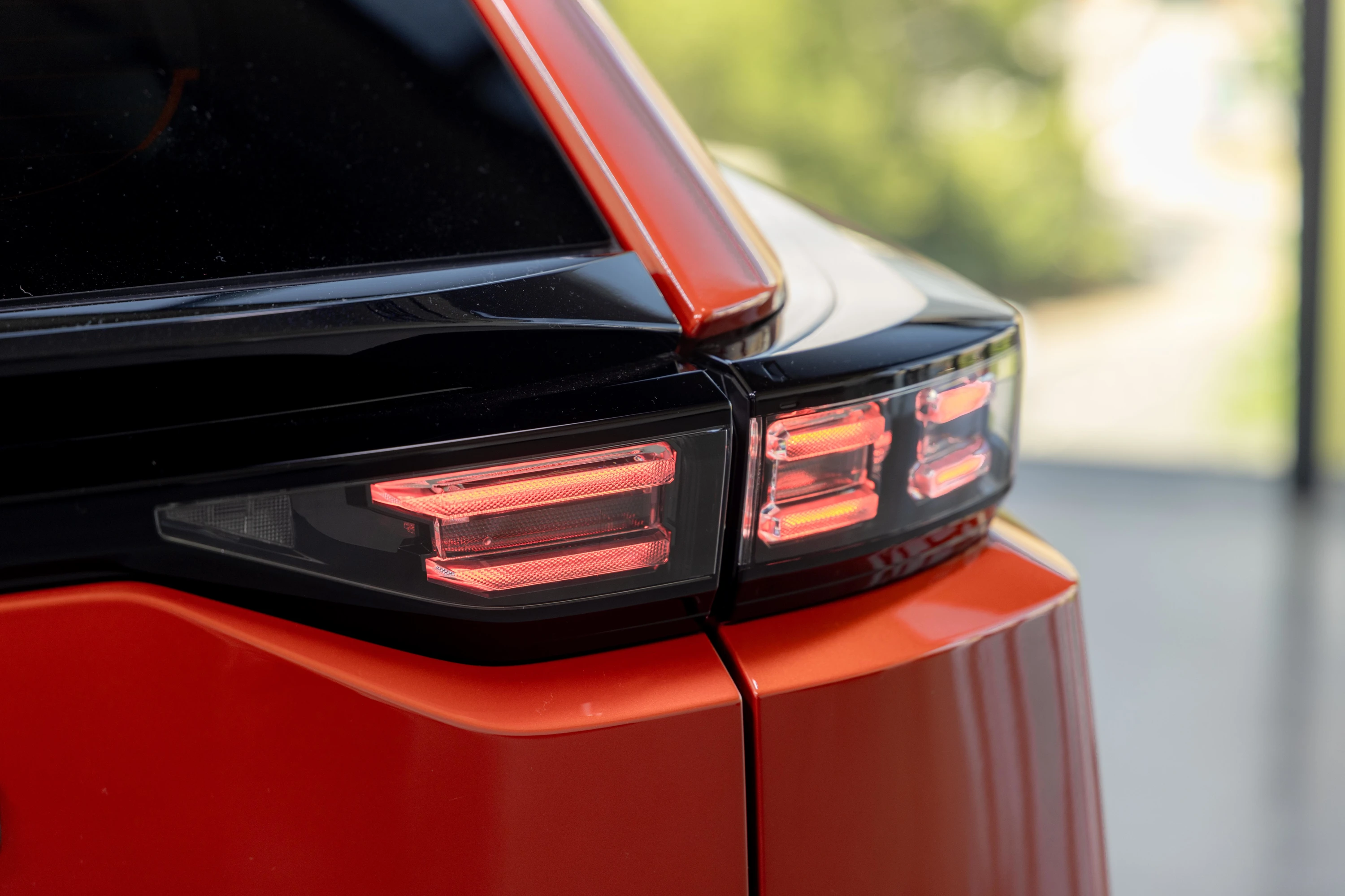 Subaru Uncharted FWD 57.7 kWh taillights view