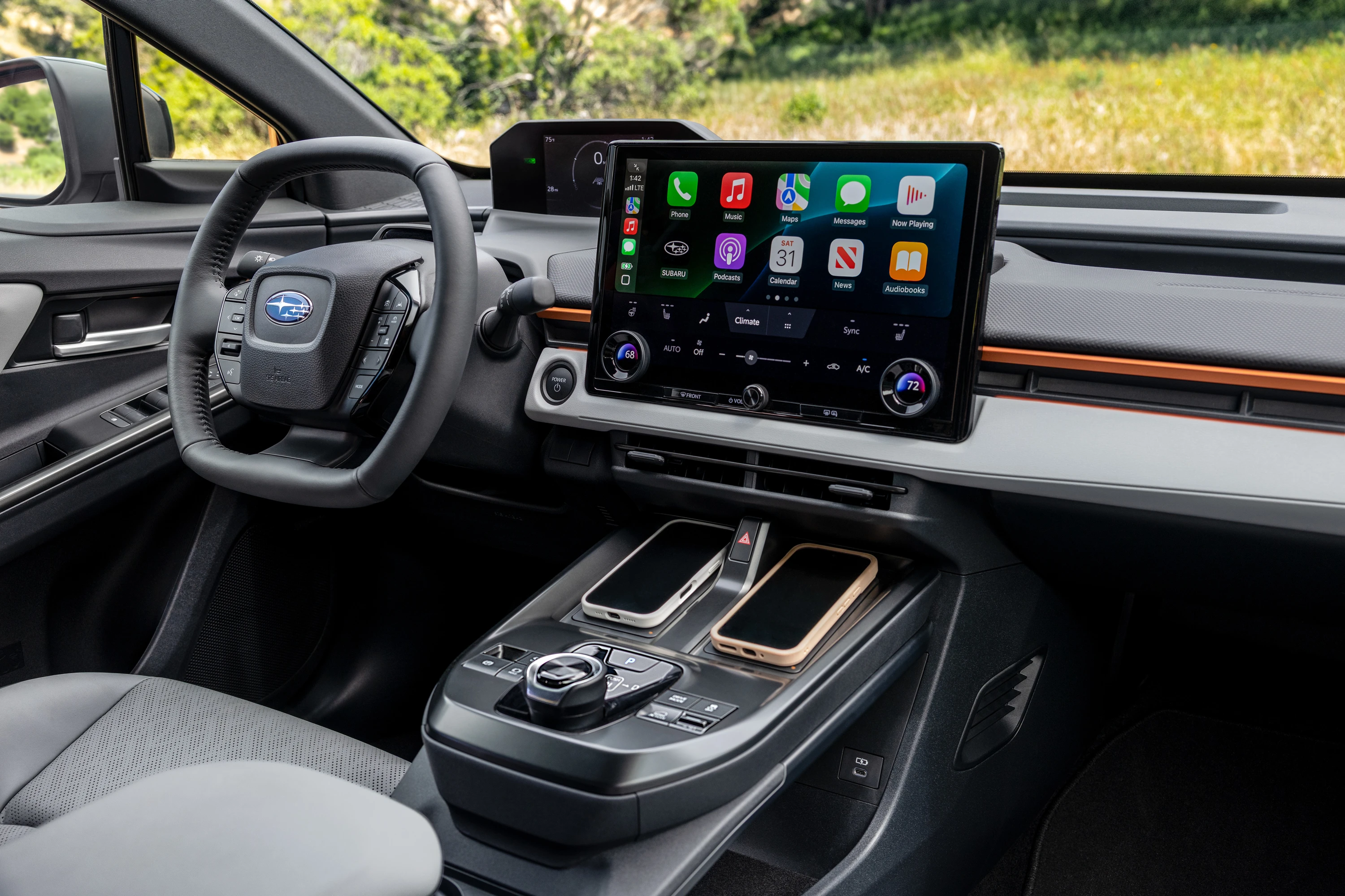 Subaru Uncharted FWD 57.7 kWh screens view