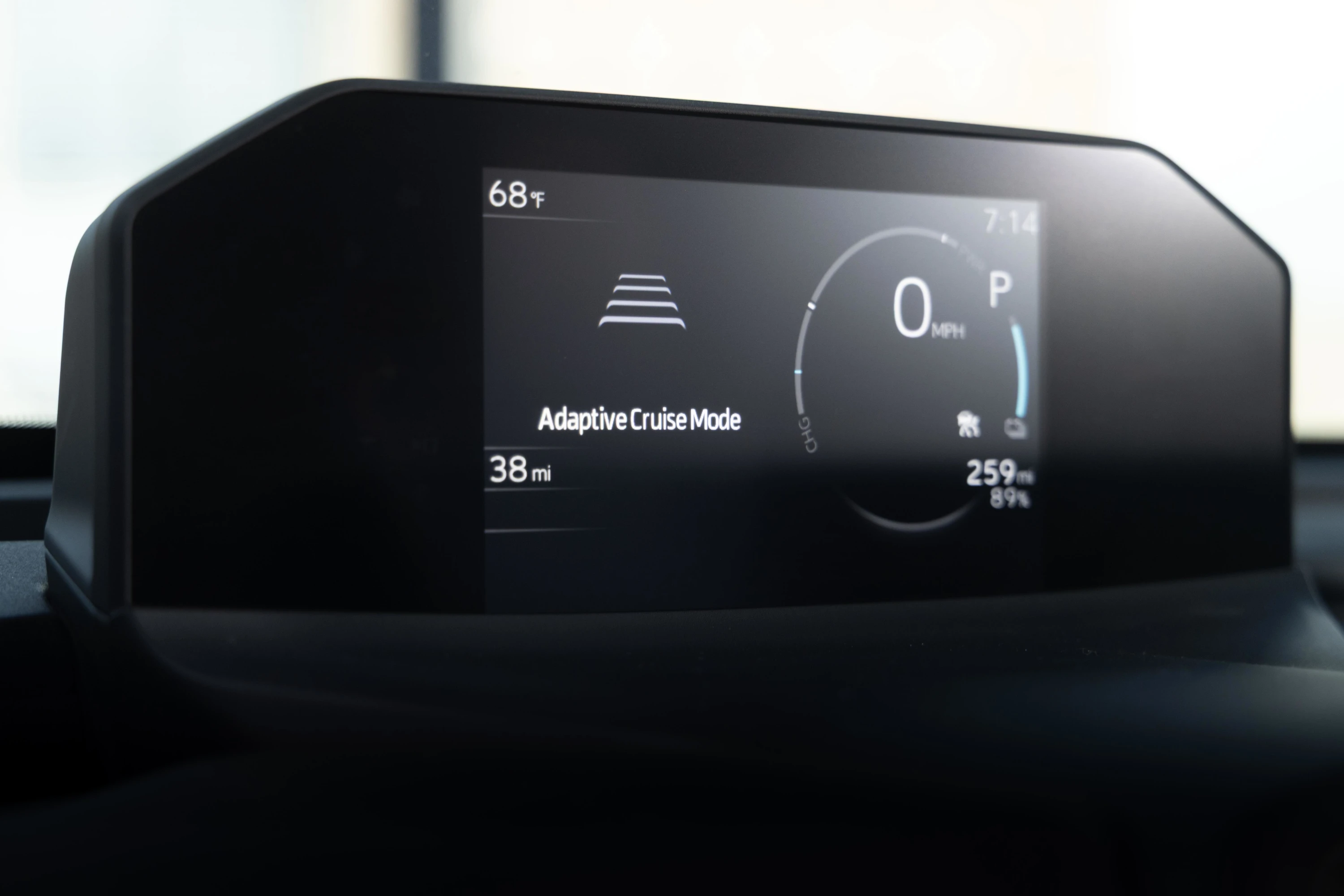Subaru Uncharted FWD 57.7 kWh screens view